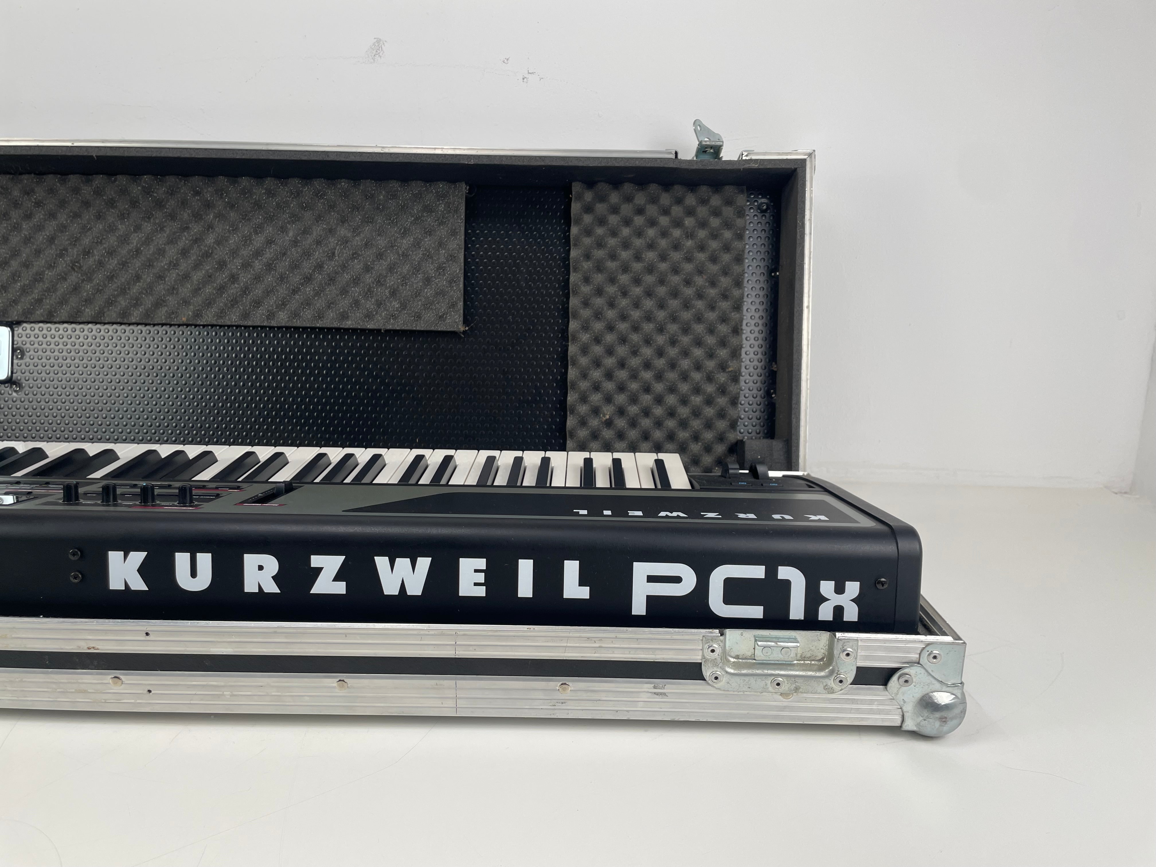 Kurzweil PC1X – Performance Controller Keyboard – Inc. Flight Case/AC-Adapter – As Is (Screen Issue)