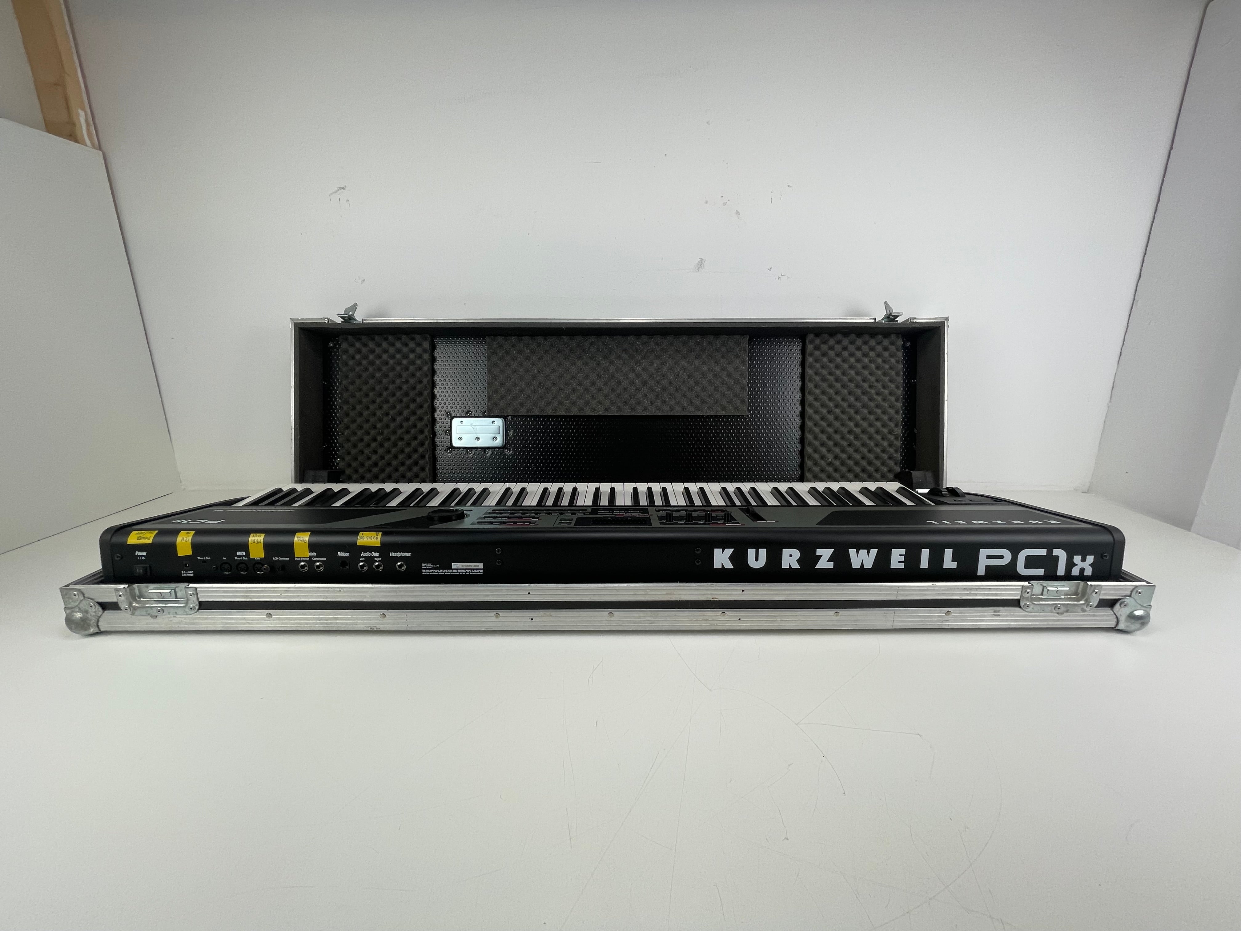 Kurzweil PC1X – Performance Controller Keyboard – Inc. Flight Case/AC-Adapter – As Is (Screen Issue)
