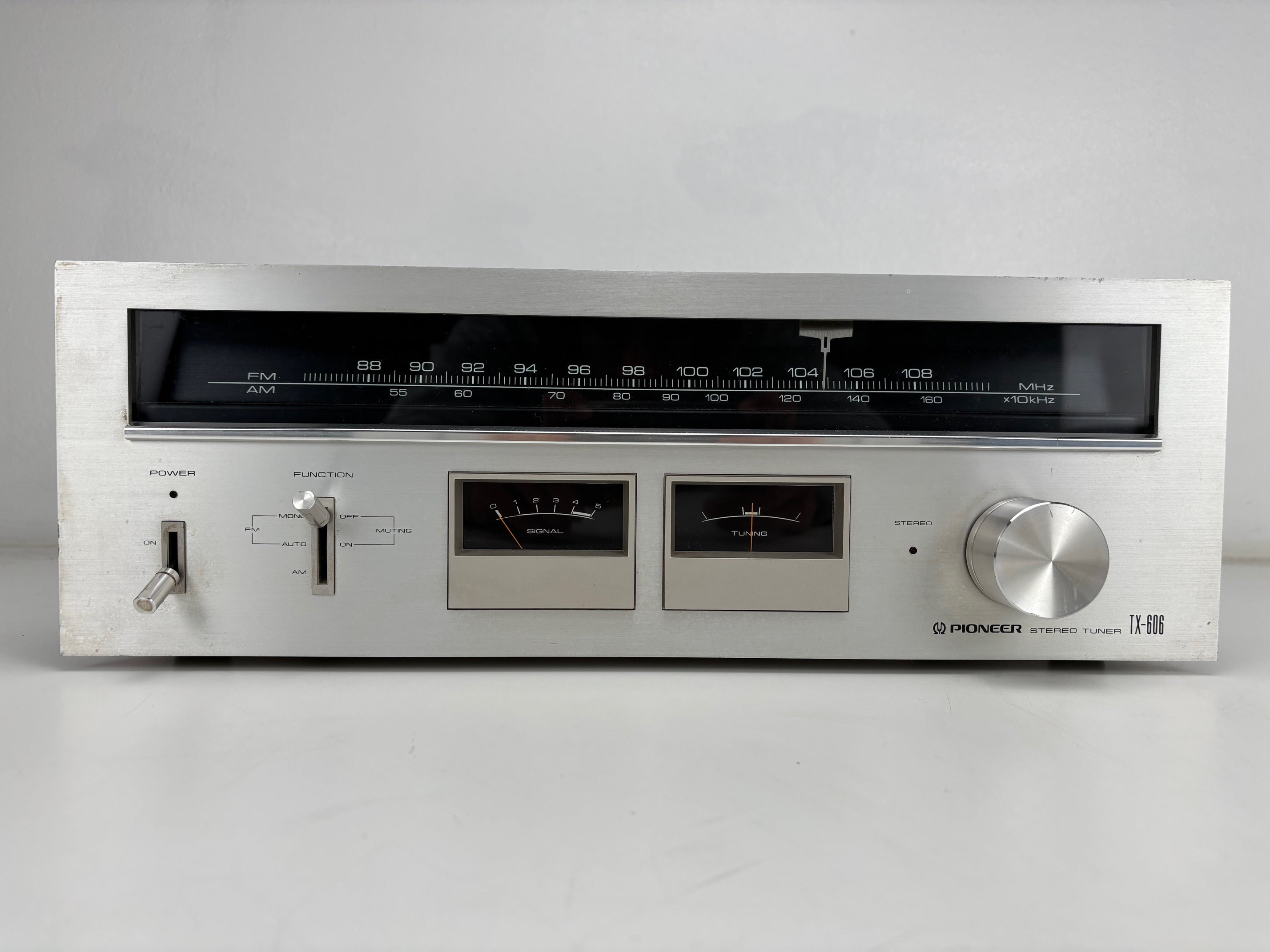 Pioneer TX - 606 stereo tuner
