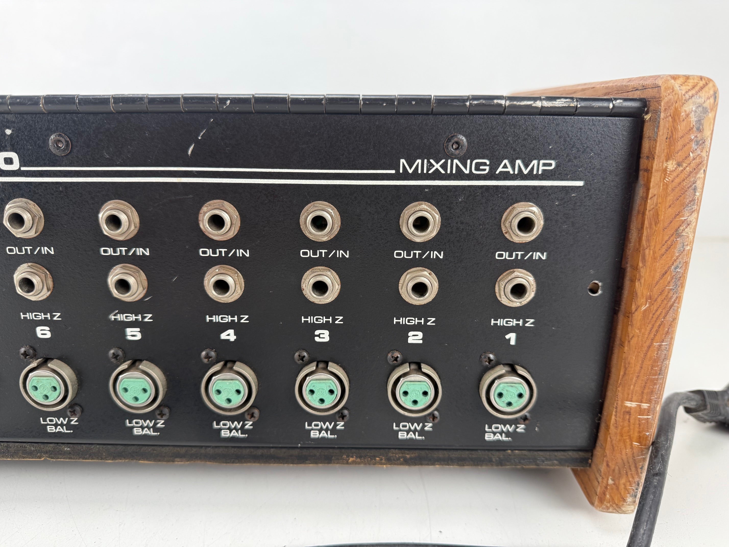 Peavey XR-700  7-Channel Dual Powered Mixing console - With spring reverb