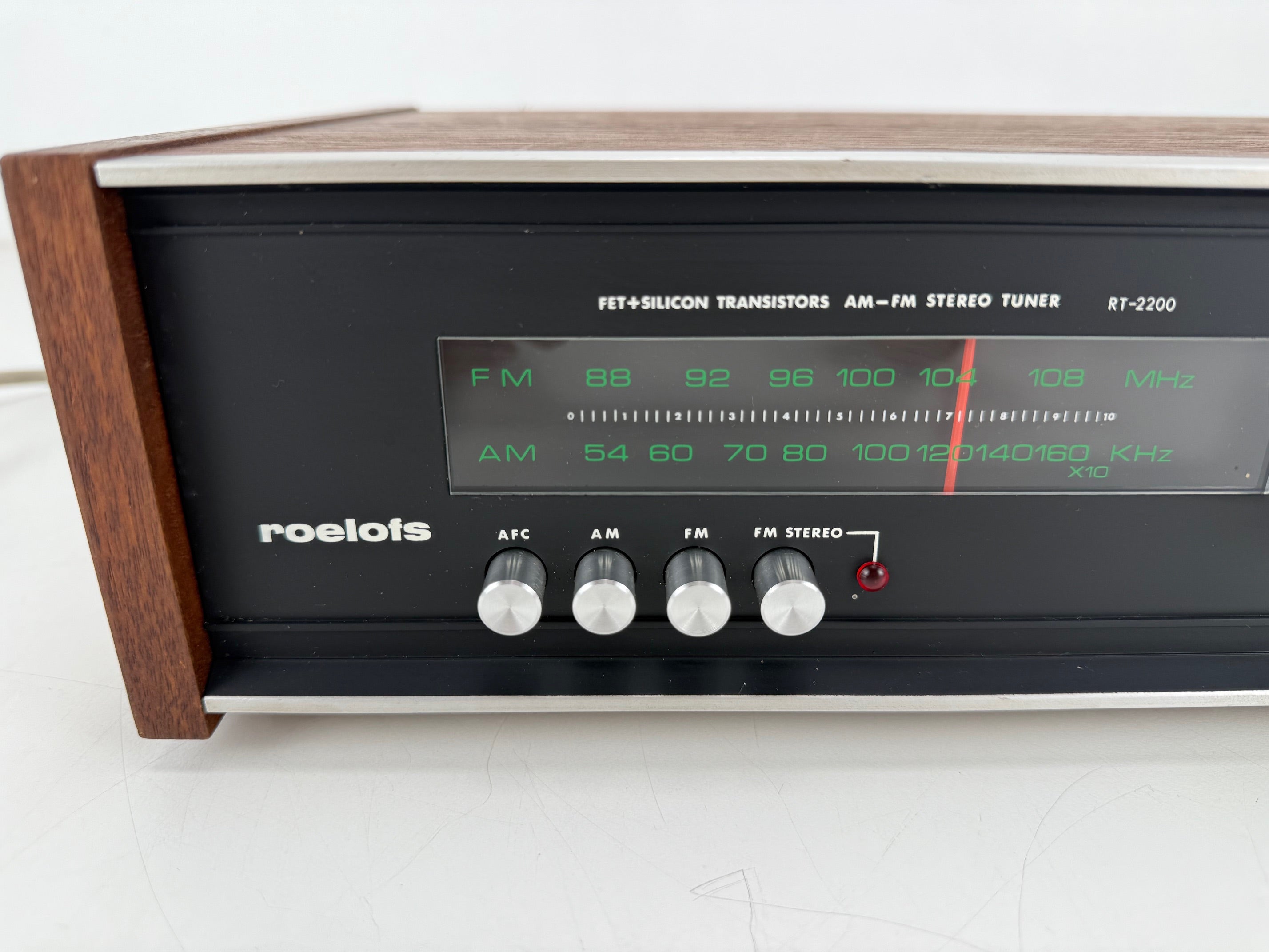 Roelofs RT-2200 AM-FM stereo tuner - Nieuwe schaalverlichting