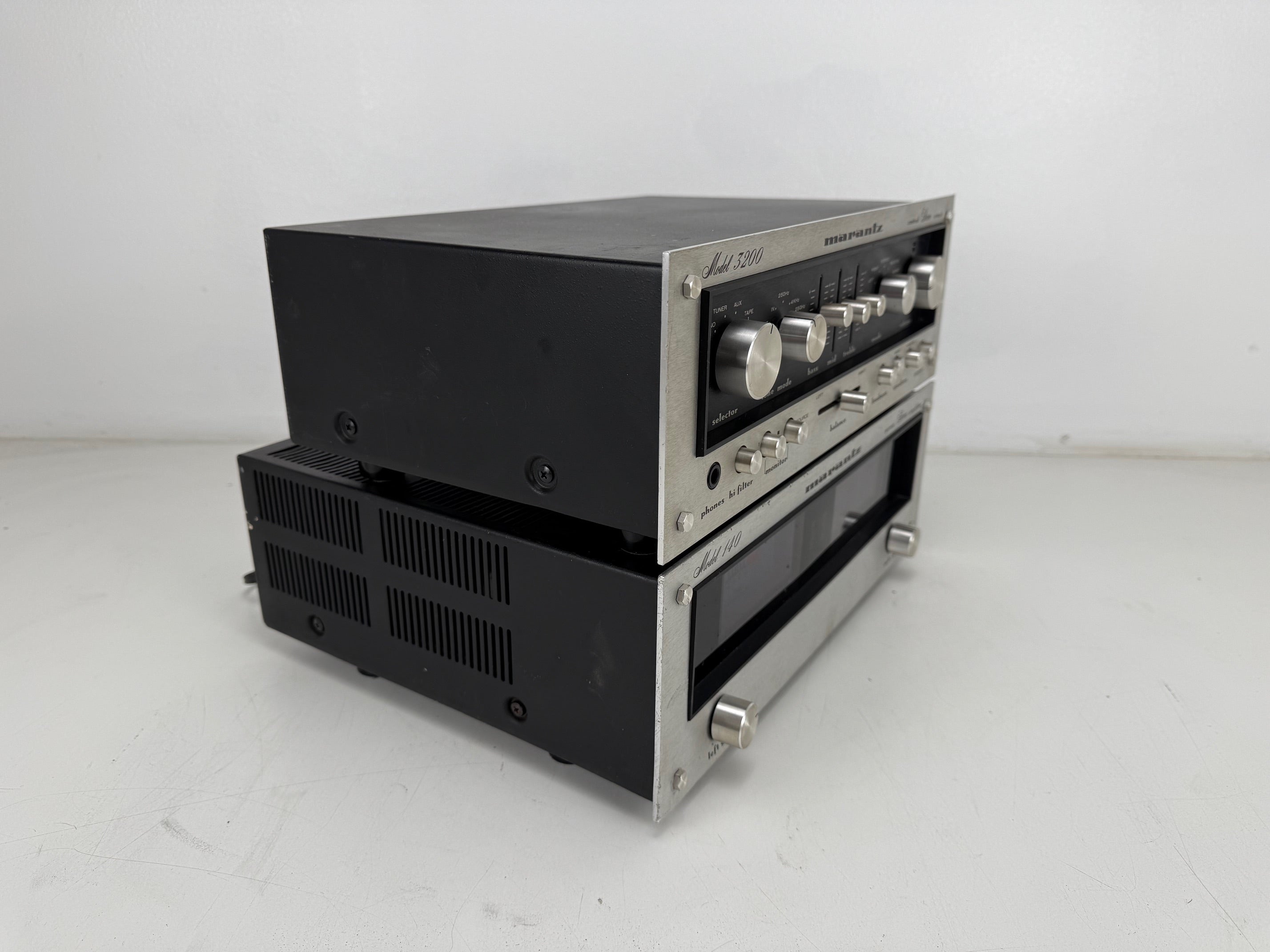 Marantz Model 3200 Control Stereo Console / Model 140 Power Amplifier - Fully serviced SET