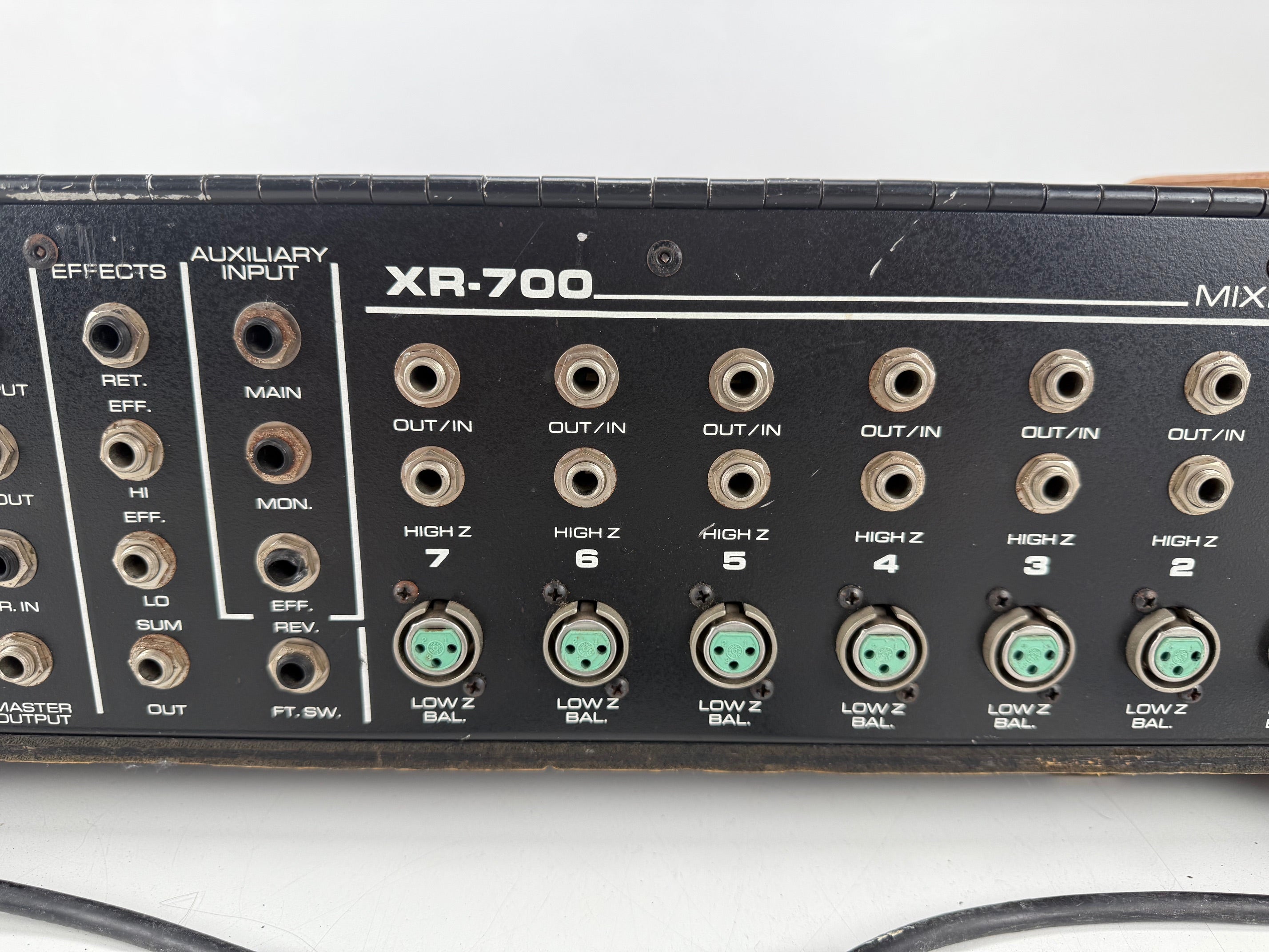 Peavey XR-700  7-Channel Dual Powered Mixing console - With spring reverb