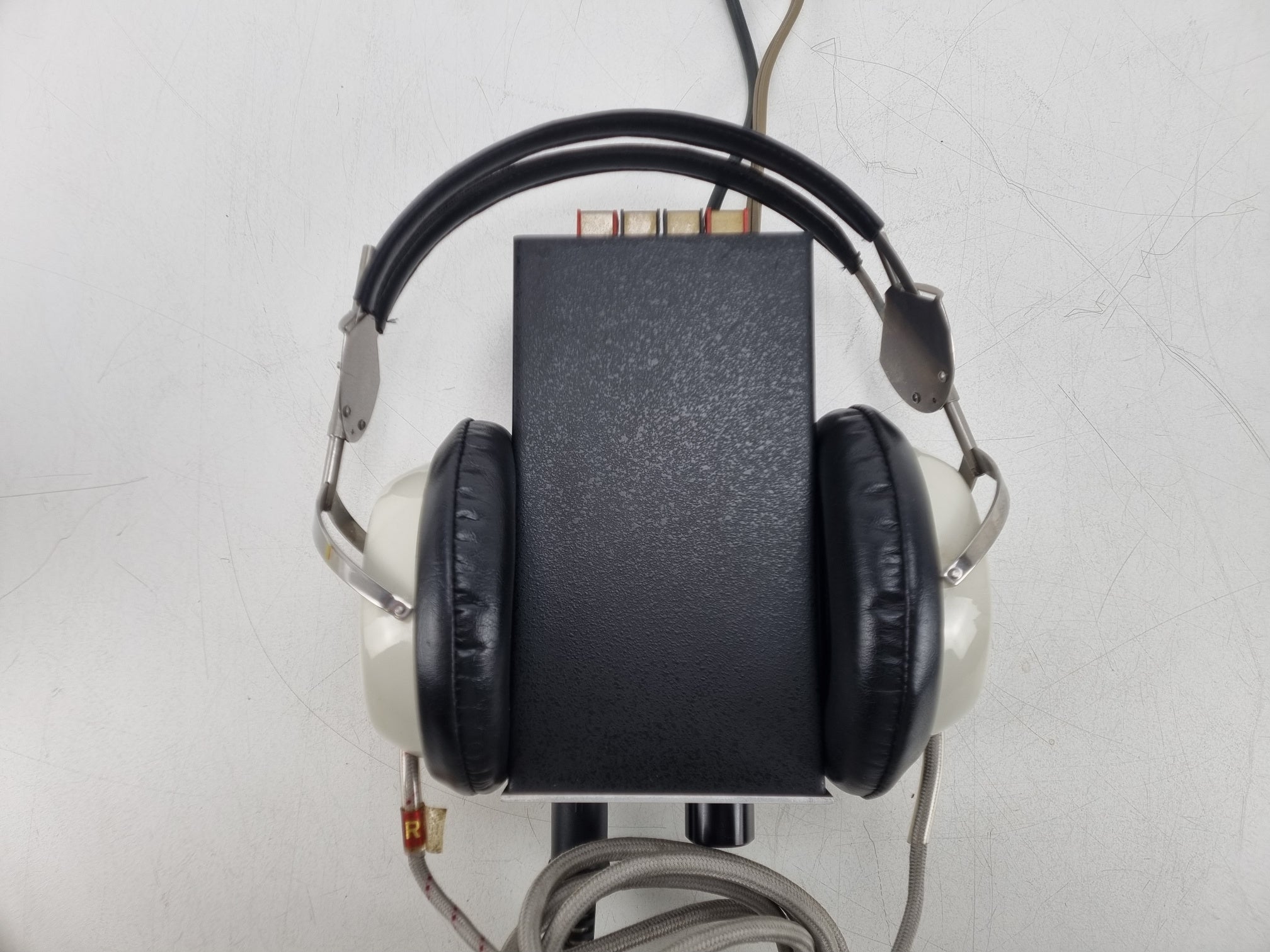 STAX SRD-6 - Adapter Elektrostatische Hoofdtelefoonversterker - SR-3 Oorluidspreker