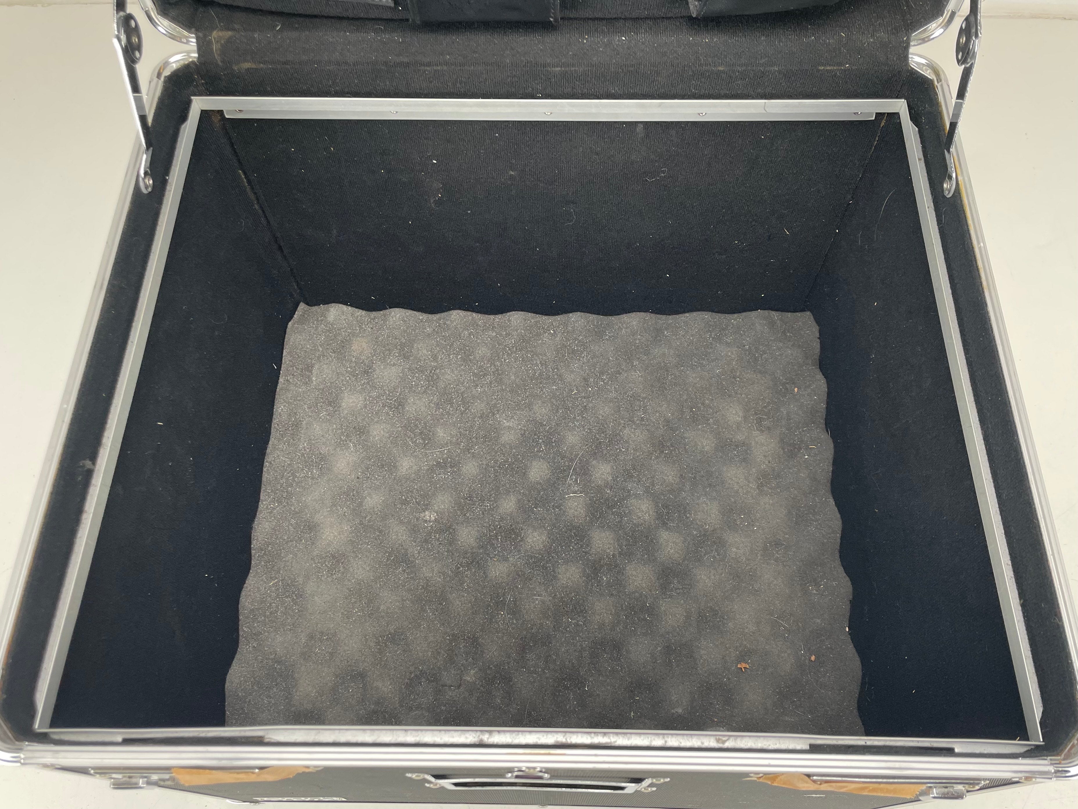 Leitz afsluitbare flightcase met ophangsysteem - PINCODE ONBEKEND