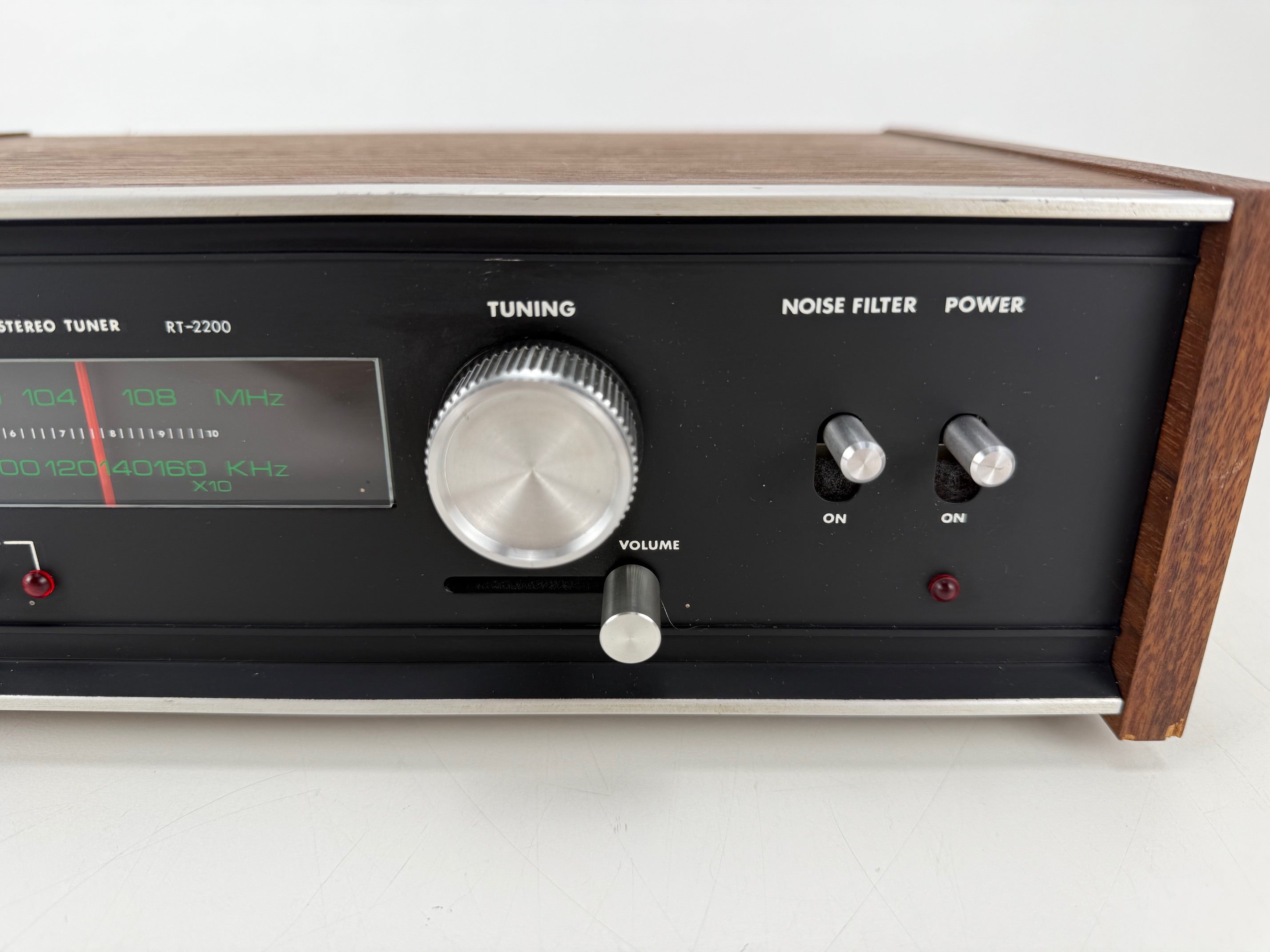 Roelofs RT-2200 AM-FM stereo tuner - Nieuwe schaalverlichting