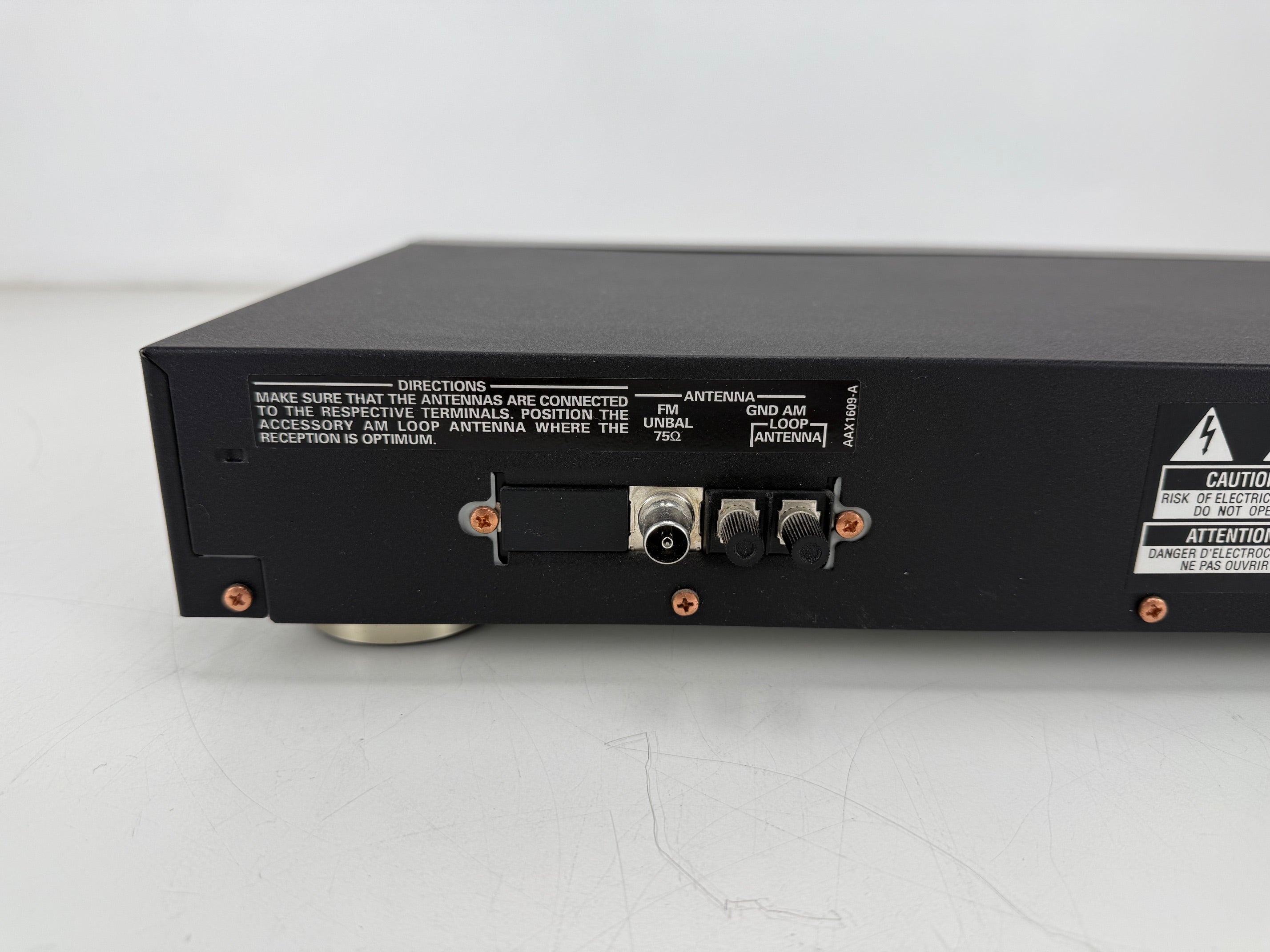 Pioneer F-104 FM/AM digitale synthesizer-tuner met handleiding