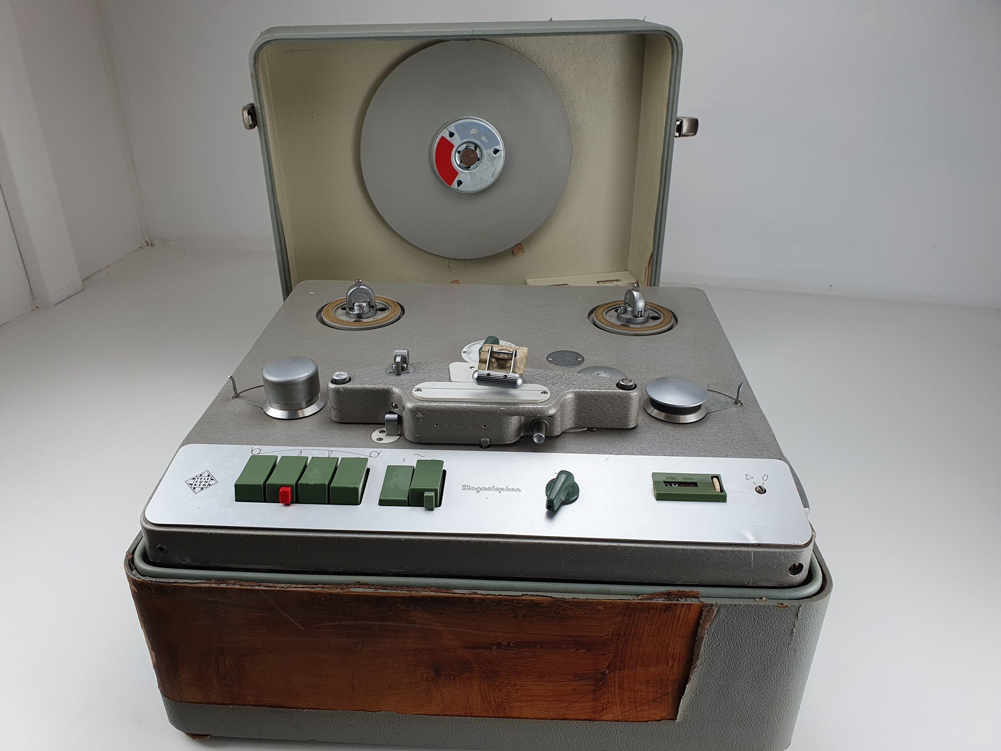 Telefunken M5B stereo bandrecorder in koffer met beschermfolie en handleiding - Onderhoud uitgevoerd