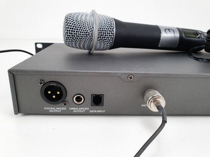 LD Systems SET with win42 R2 ÙHF receiver, win42 BP beltpack, win42 MD Mic - 734-766 MHz