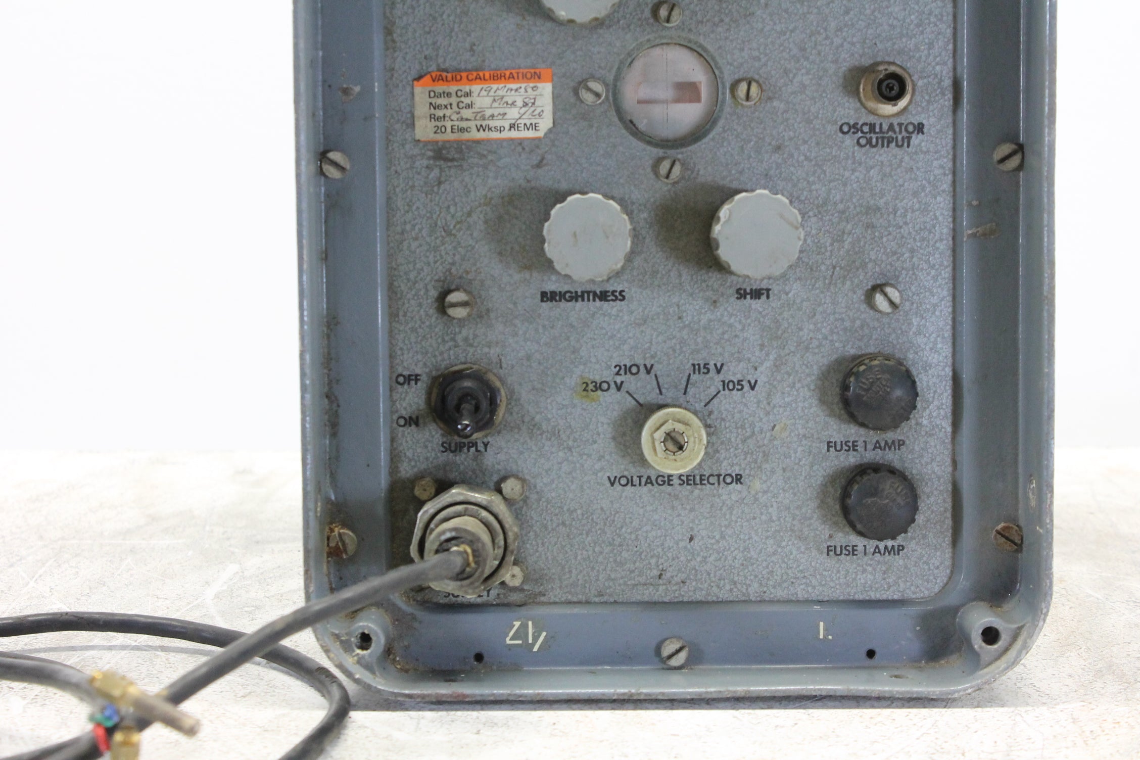 Onbekende Britse legerversterker 105-230V