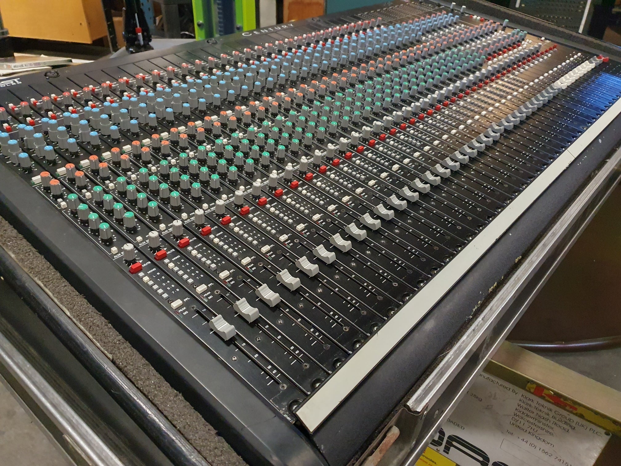 Crest Audio live/studio console - 32-8-2 - Incl PSU and flightcase - Sold as is