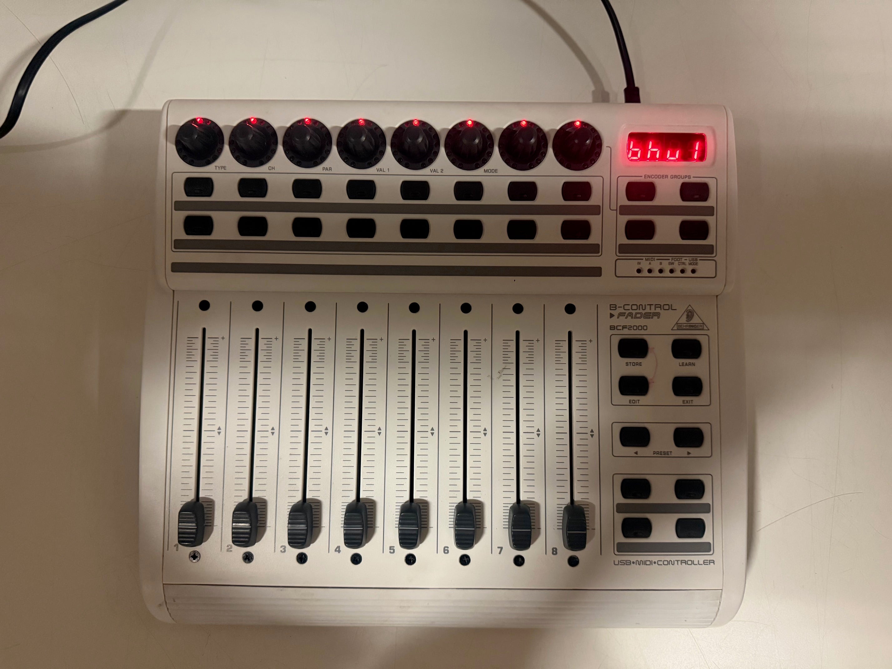 Behringer BCF2000 8-Channel Moterized Fader Mixer/Midi Controller