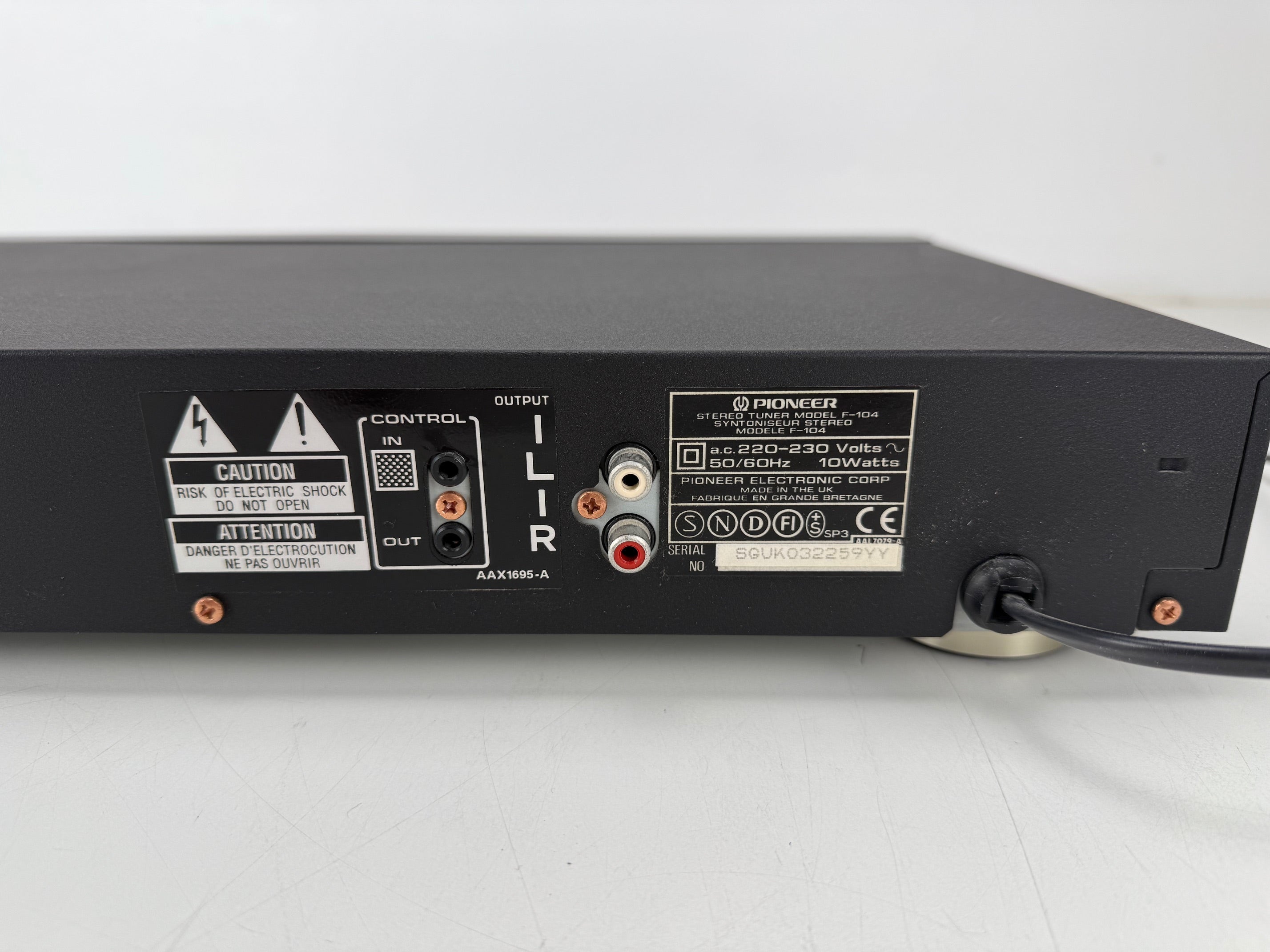 Pioneer F-104 FM/AM digitale synthesizer-tuner met handleiding