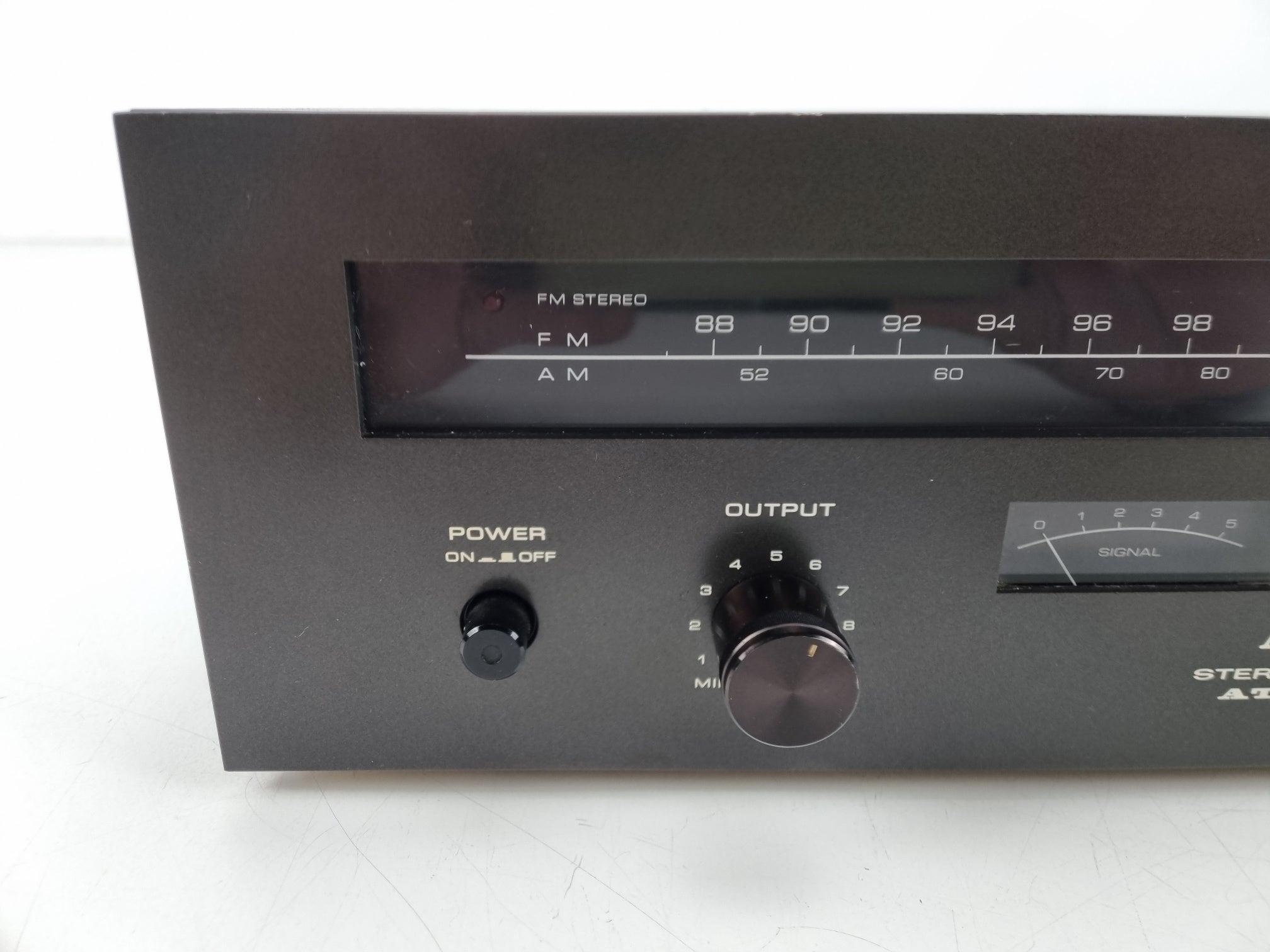 Akai AT-2200 - Vintage tuner met nieuwe verlichting - Zwart
