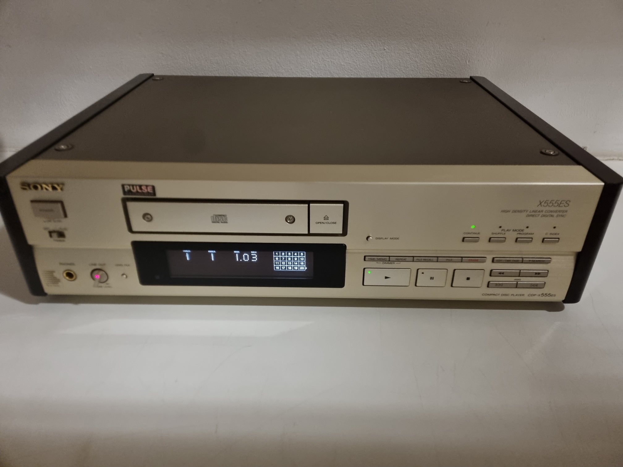 Sony CDP-X555ES cd-speler - Afstandsbediening - Originele doos - Gebruiksaanwijzing - Champagne