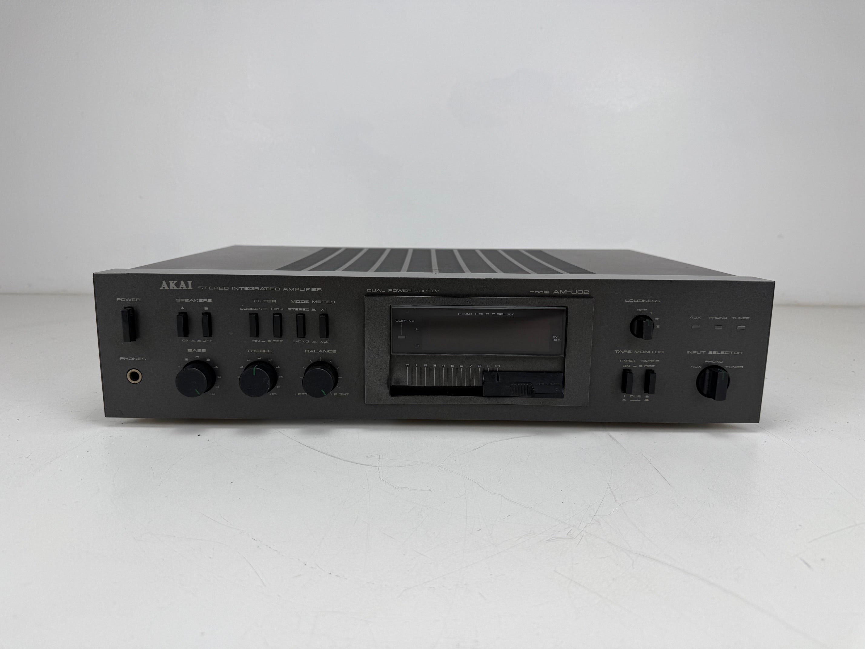 Akai AM-U02 stereo geïntegreerde versterker
