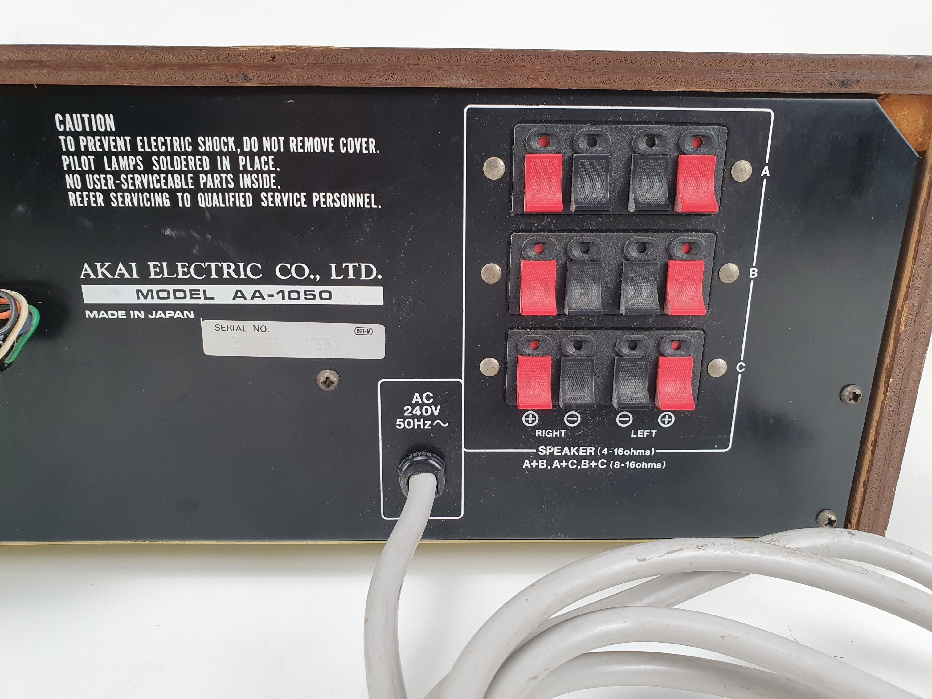 Akai AA-1050 stereo receiver - 35W 4-16Ohm - Volledig werkend