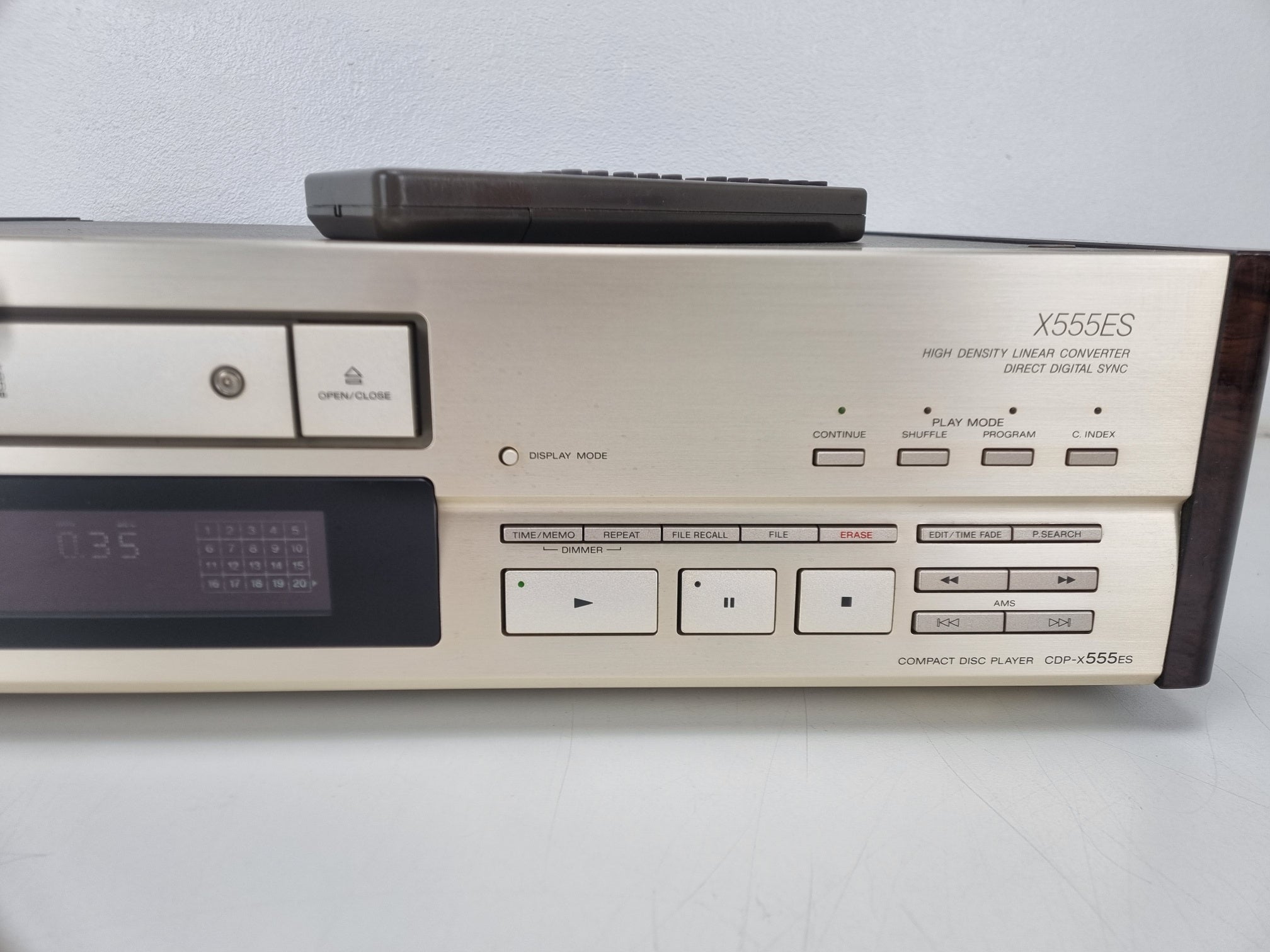 Sony CDP-X555ES cd-speler - Afstandsbediening - Originele doos - Gebruiksaanwijzing - Champagne