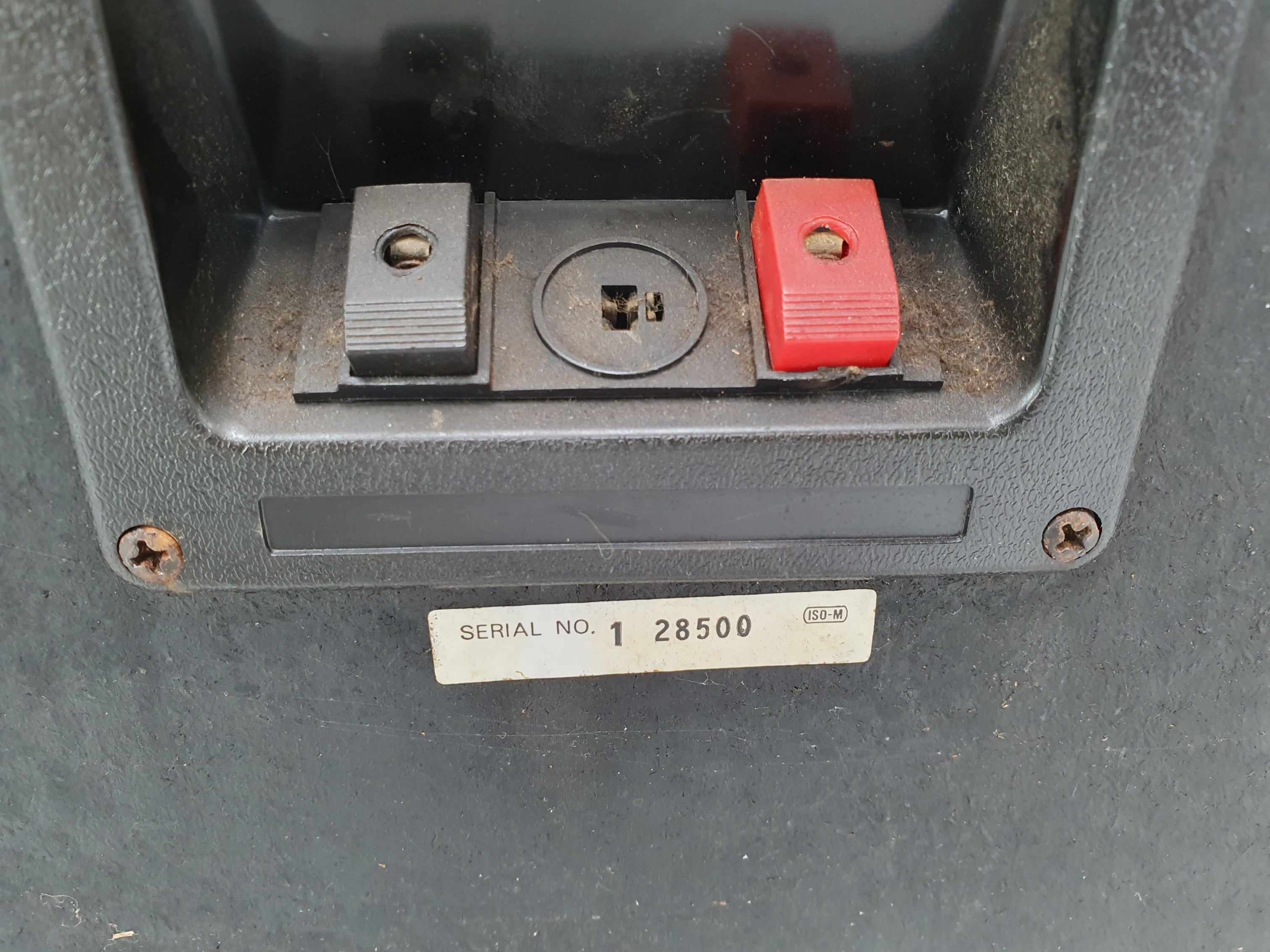 Akai SR-1100 Vintage boekenplankspeakers - Eén werkt niet volledig