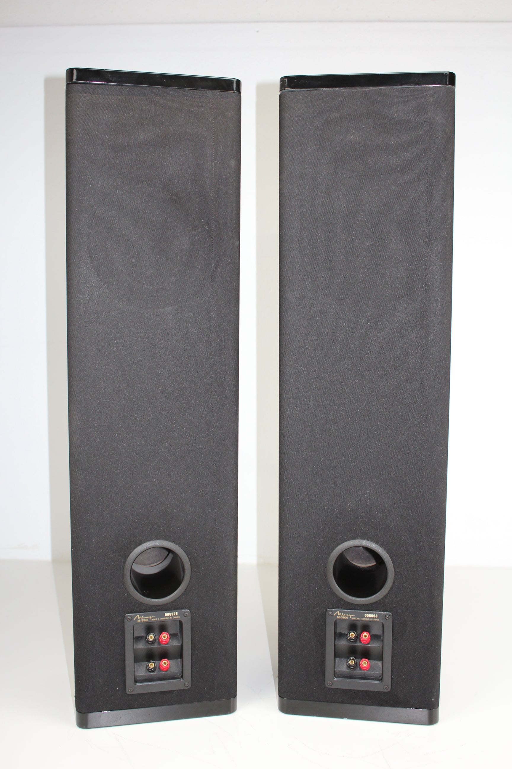 De Mirage M-590i bipolaire luidsprekers - Geweldig geluid en volledig functioneel.