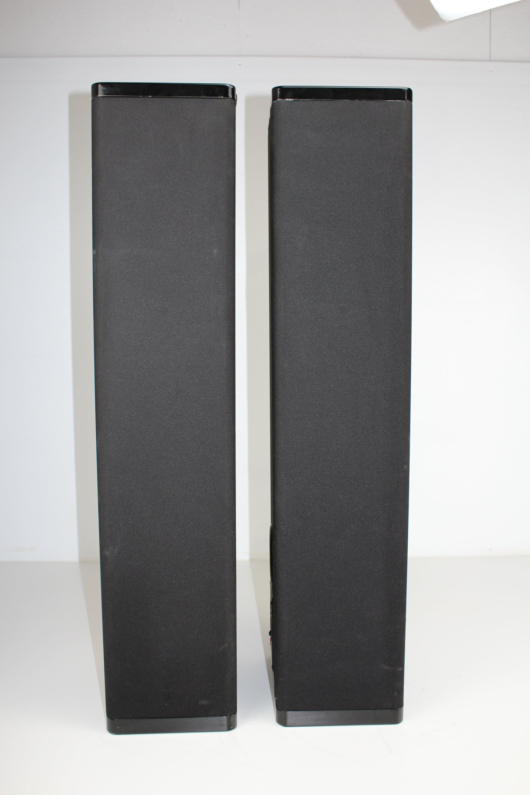 De Mirage M-590i bipolaire luidsprekers - Geweldig geluid en volledig functioneel.