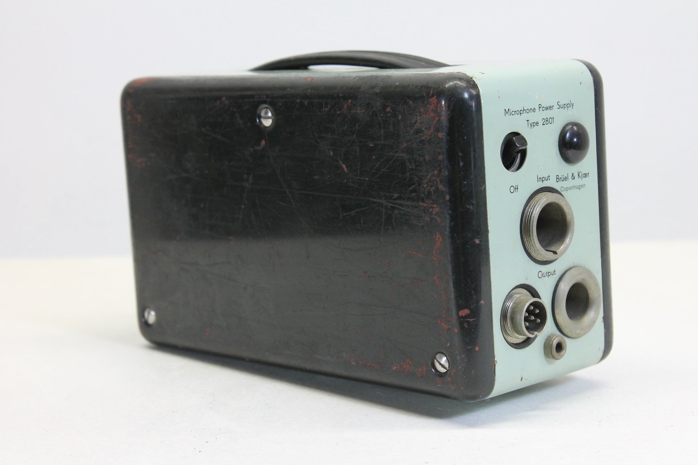 Brüel & Kjaer microphone power supply type 2801