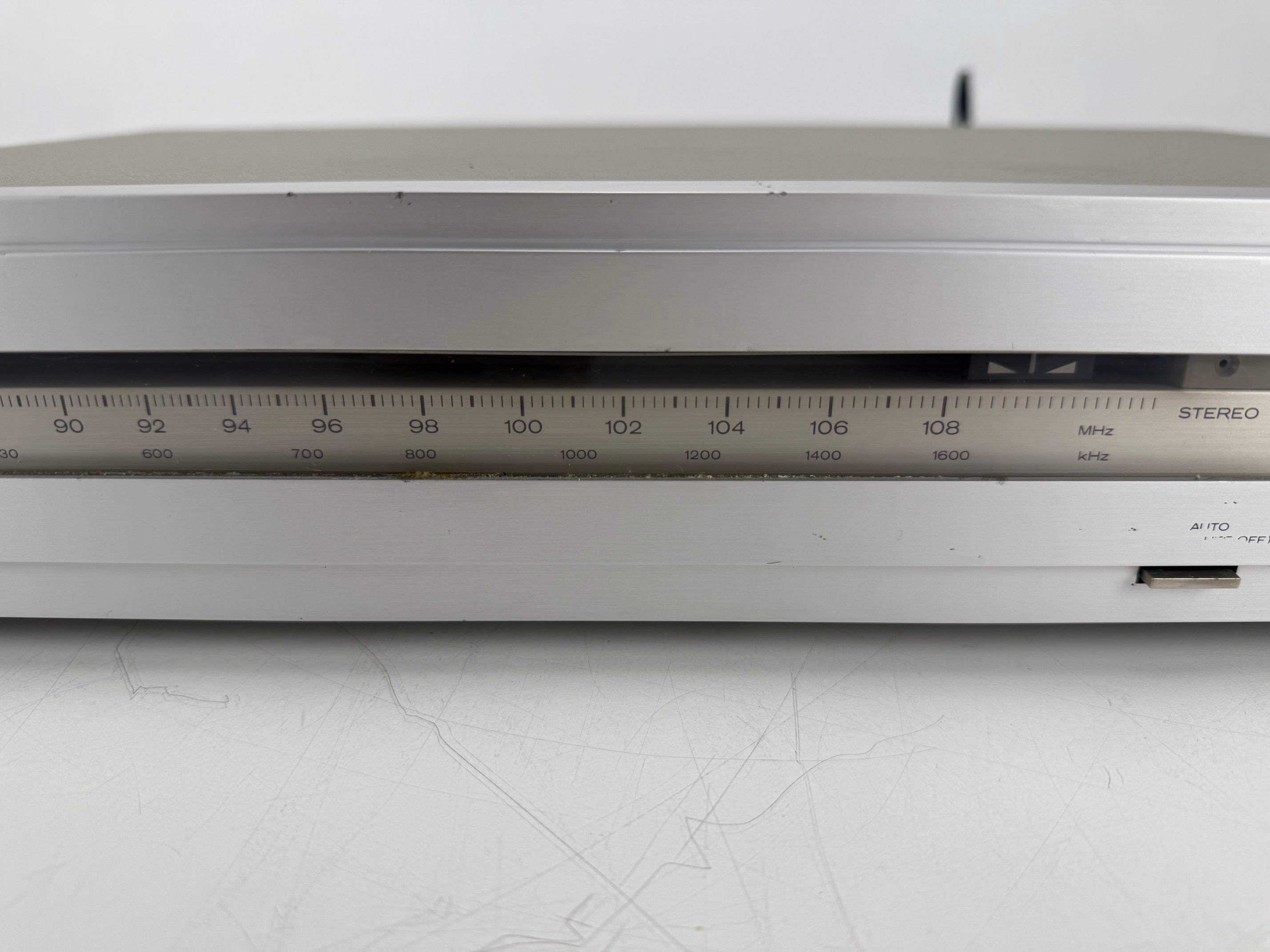 Hitachi FT-3400 stereo tuner - Nieuwe schaalverlichting