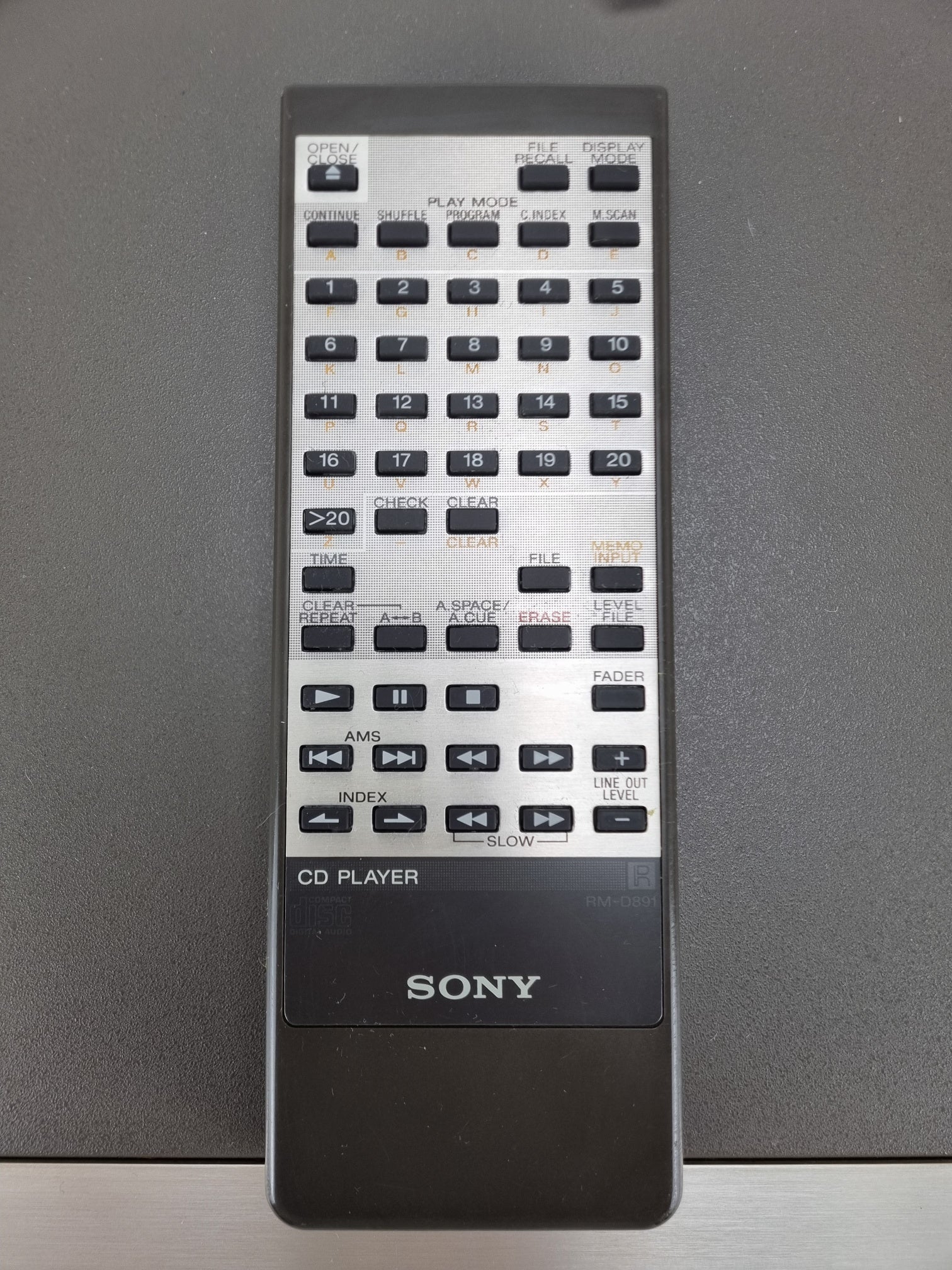 Sony CDP-X555ES cd-speler - Afstandsbediening - Originele doos - Gebruiksaanwijzing - Champagne