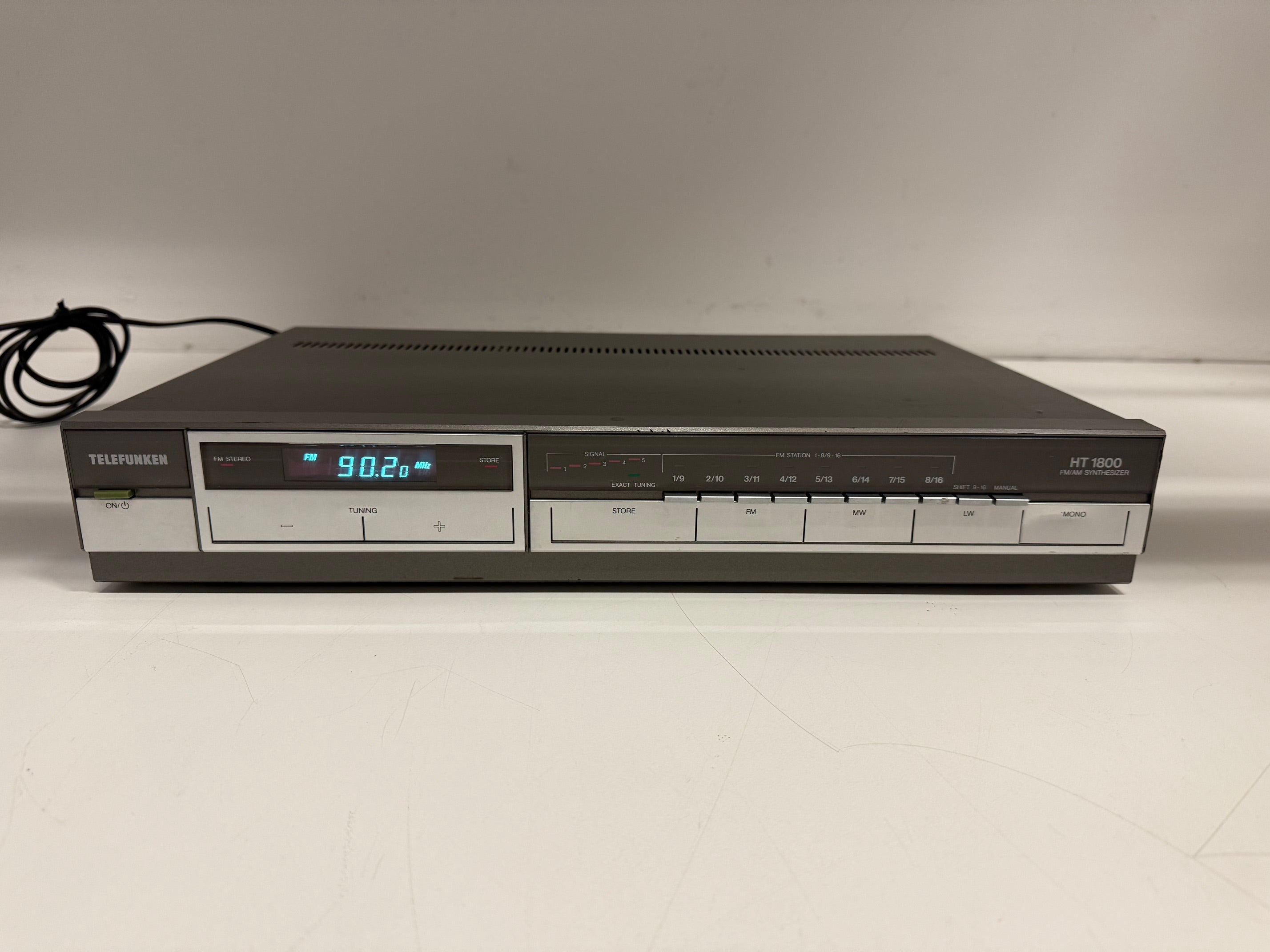Telefunken HT1800 FM/AM Synthesizer Tuner - Nice and vintage