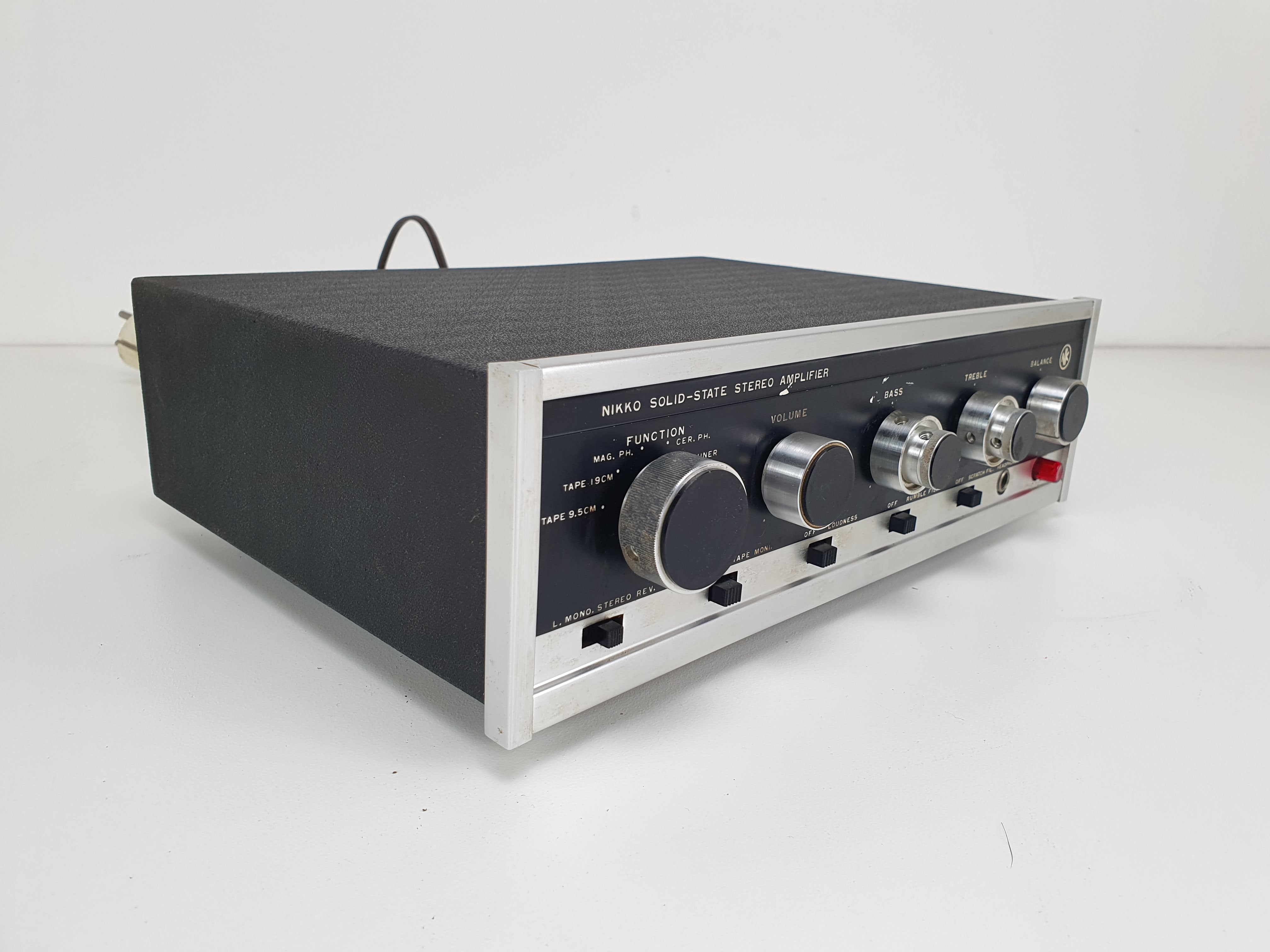 Nikko TRM40LA stereo solid-state versterker - onderhoud uitgevoerd