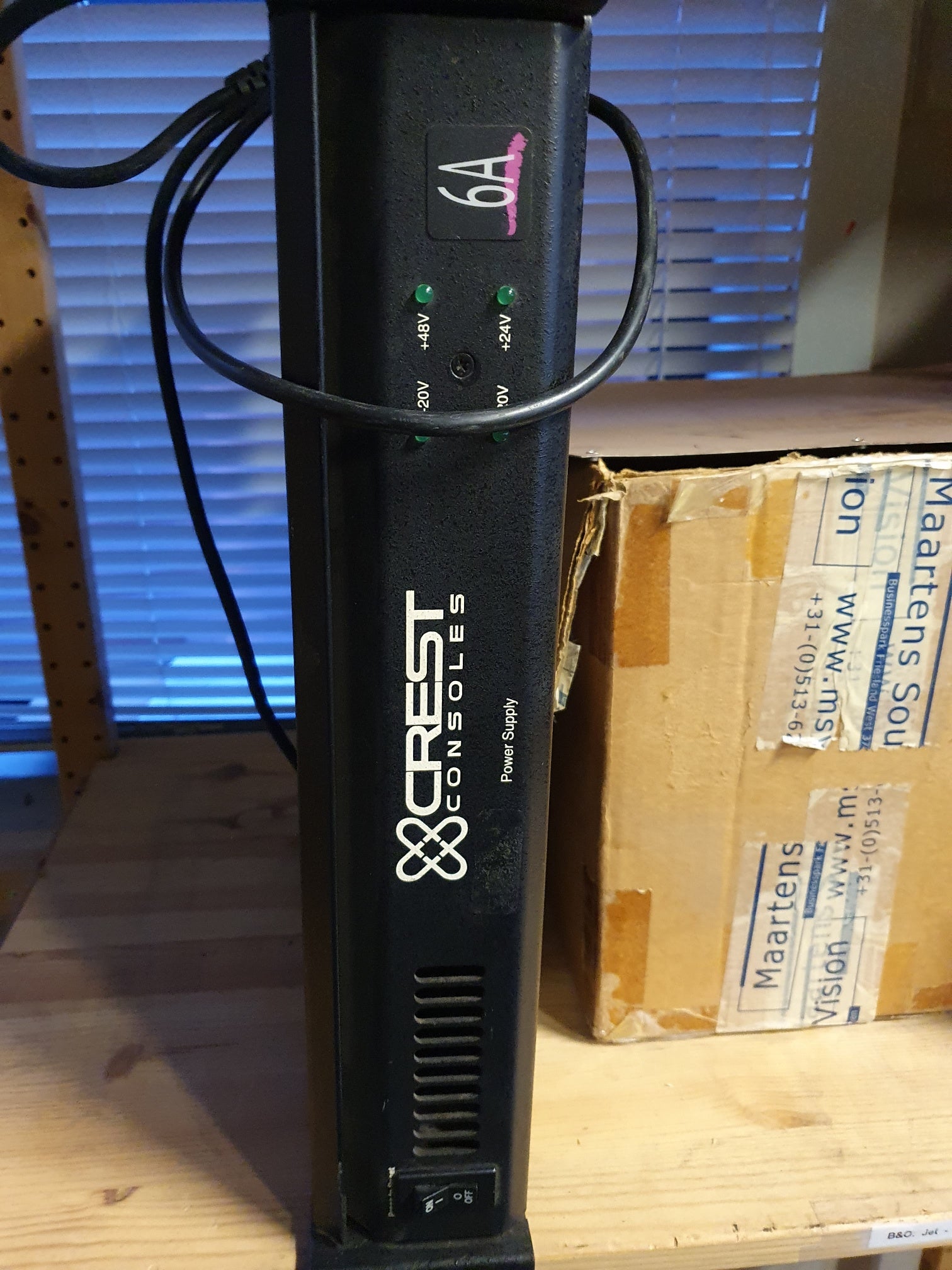 Crest Audio live/studio console - 32-8-2 - Incl PSU and flightcase - Sold as is