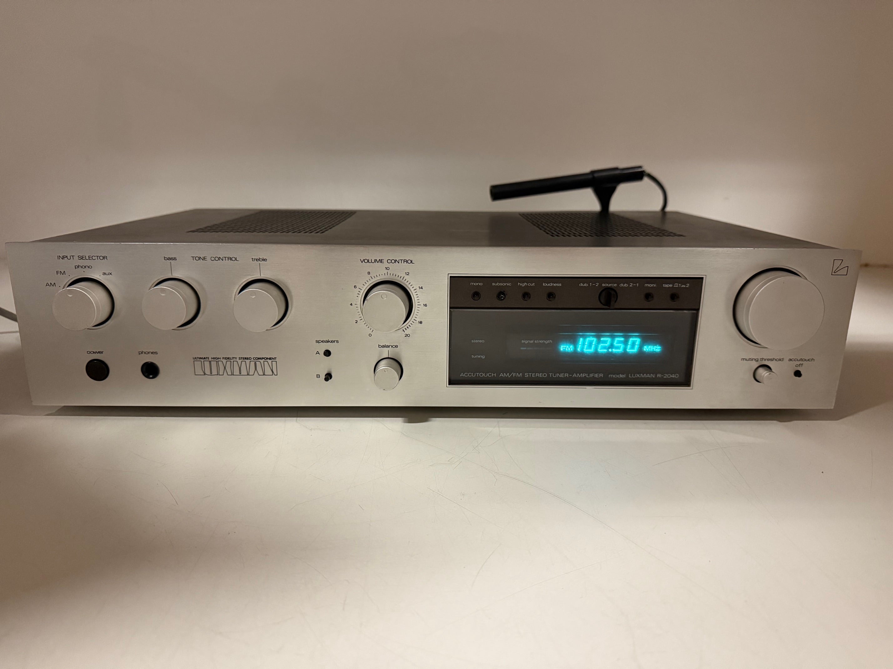 Luxman R-2040 stereo-ontvanger