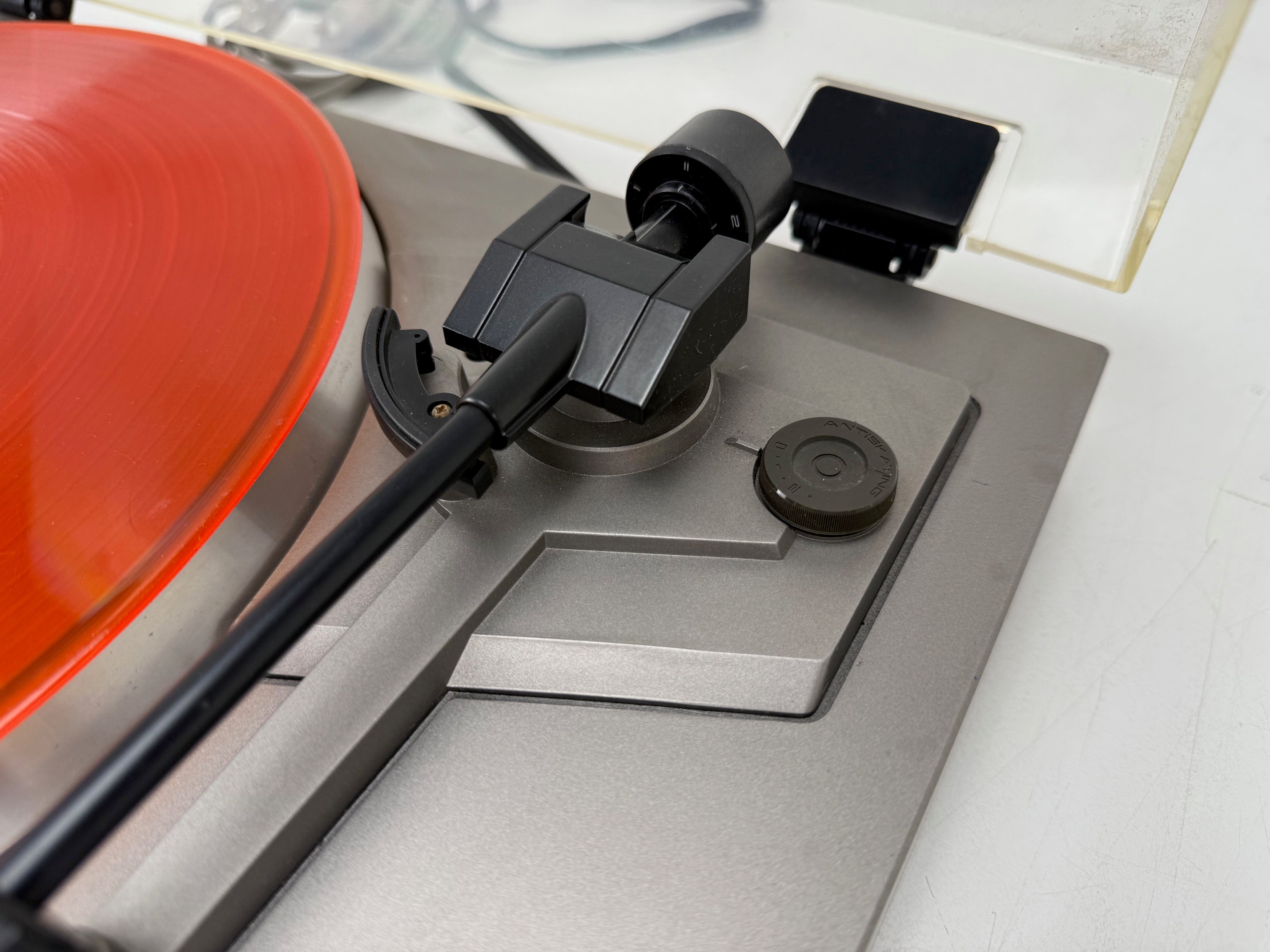 Akai AP-D210 Direct Drive draaitafel met nieuwe cartridge - Parelgrijs