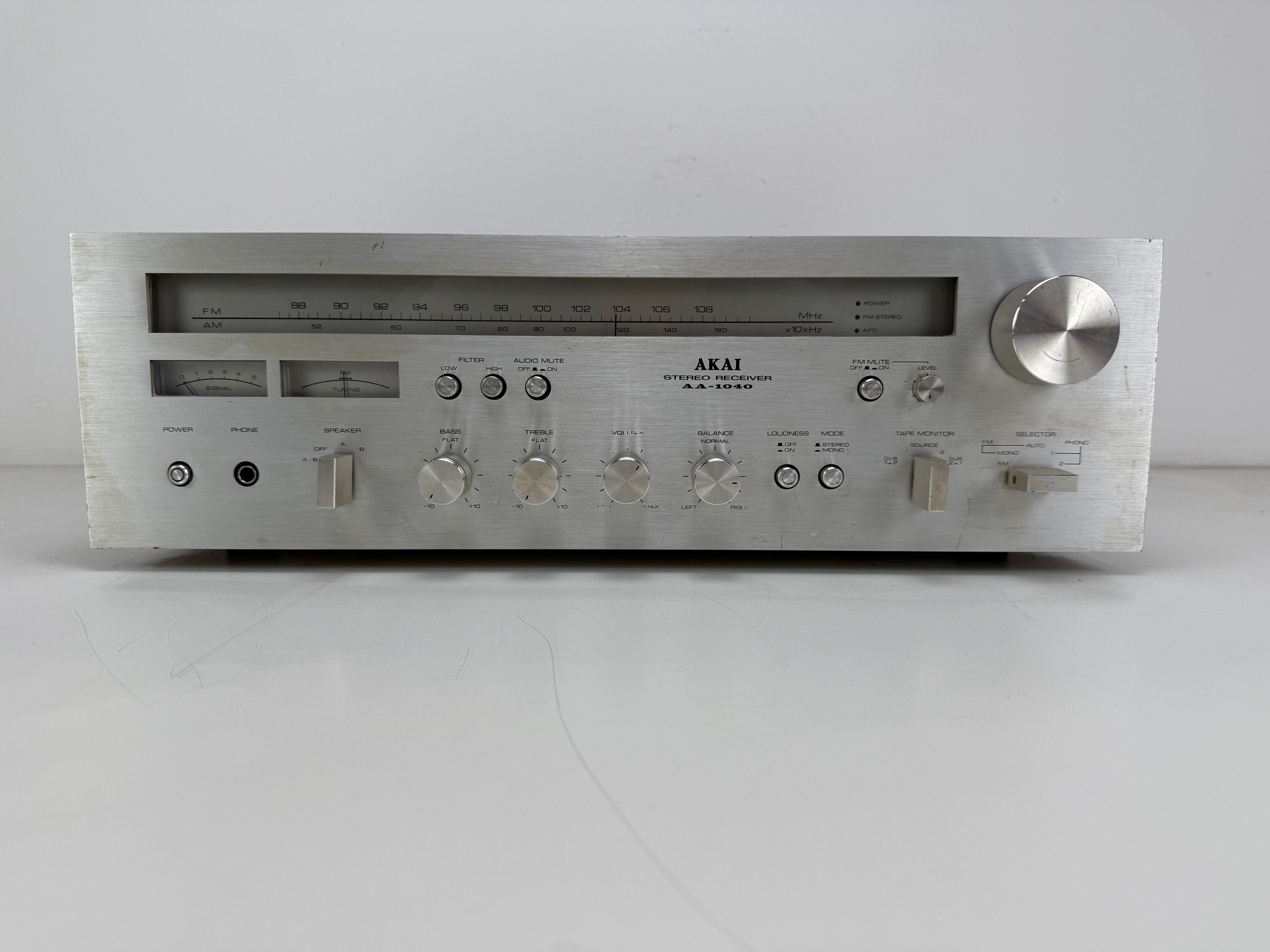 Akai AA-1040 stereo-ontvanger