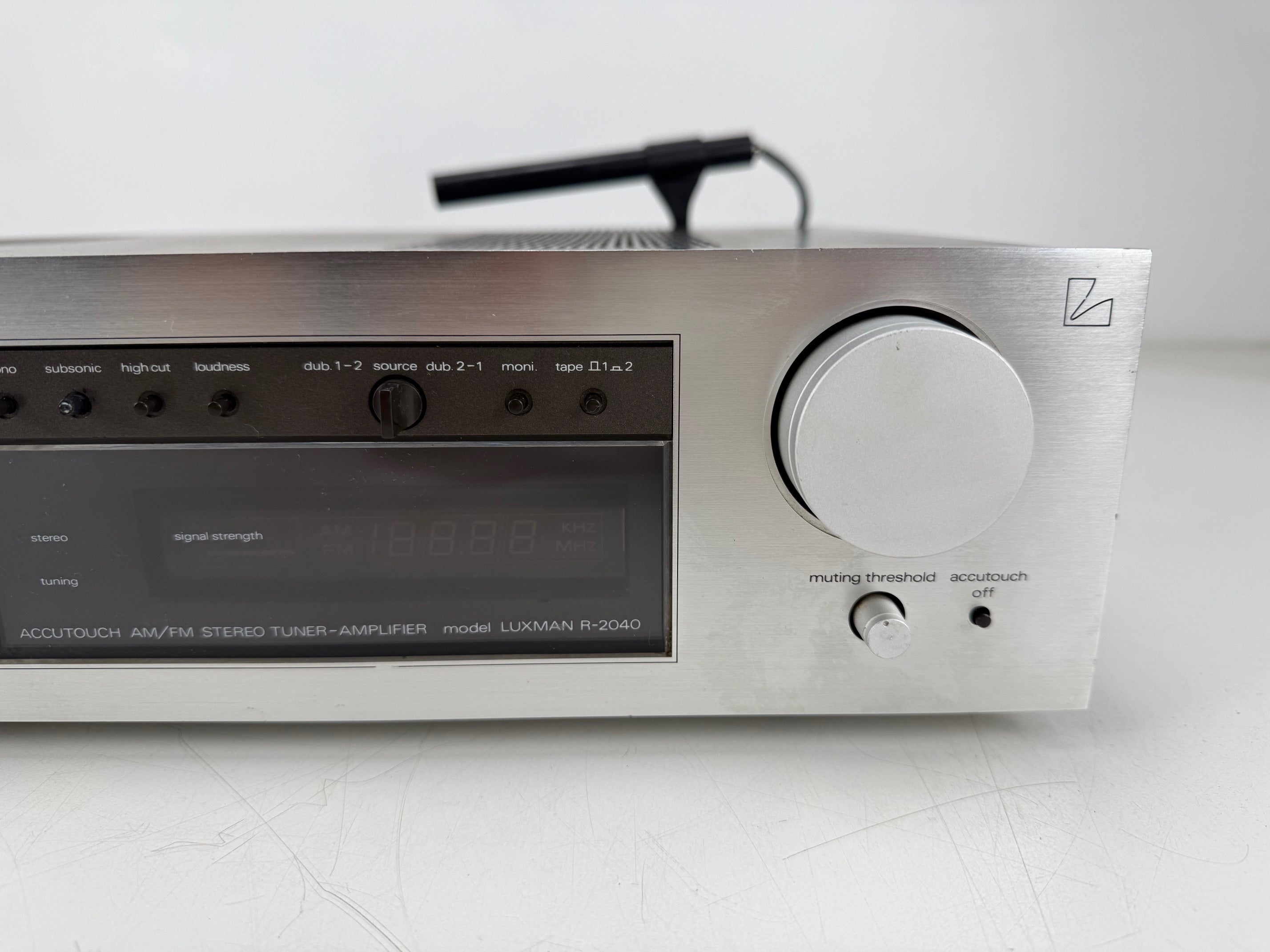 Luxman R-2040 stereo-ontvanger