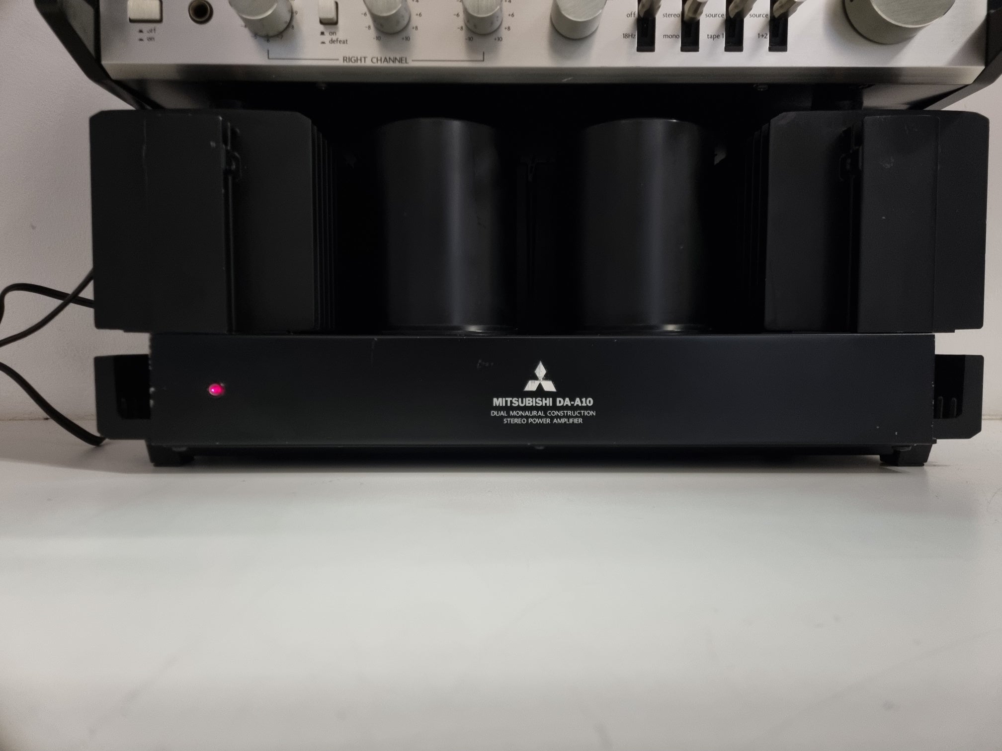 Mitsubishi DA-C20 Tuner Preamplifier - DA-A10 Stereo Power Amplifier -  Serviced set