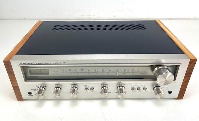 Pioneer Model SX-550 stereo-ontvanger - Onderhoud uitgevoerd/condensatoren vervangen/zijpanelen vernieuwd