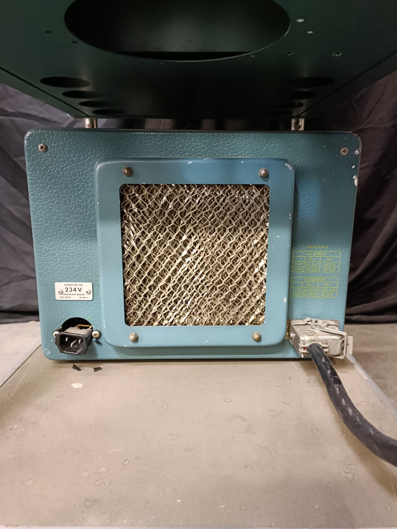 Tektronix 551 Dual Beam Ocilloscope met voeding en mobiele scope