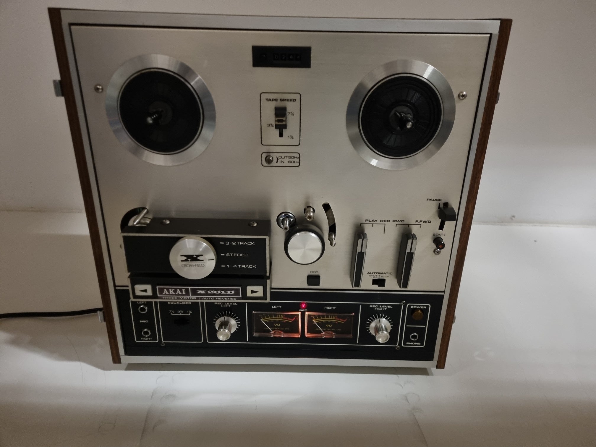 Akai X-201D - 1/4'' reel tot reel recorder -  4 track 2 channel - With lid