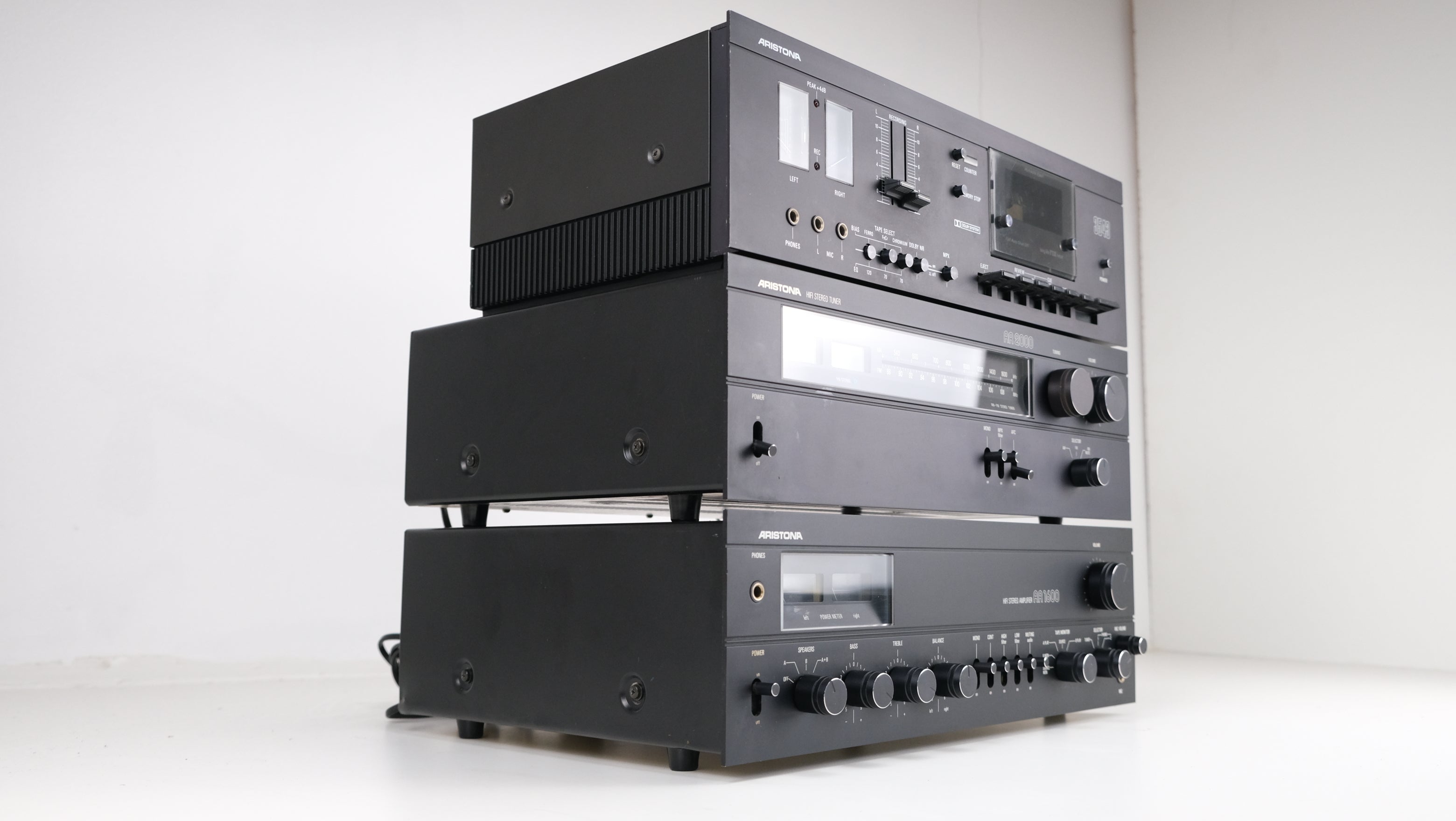 Aristona AR 1600 Stereo Amplifier - AR 2000 Stereo Tuner - EK 3543 Cassette Deck