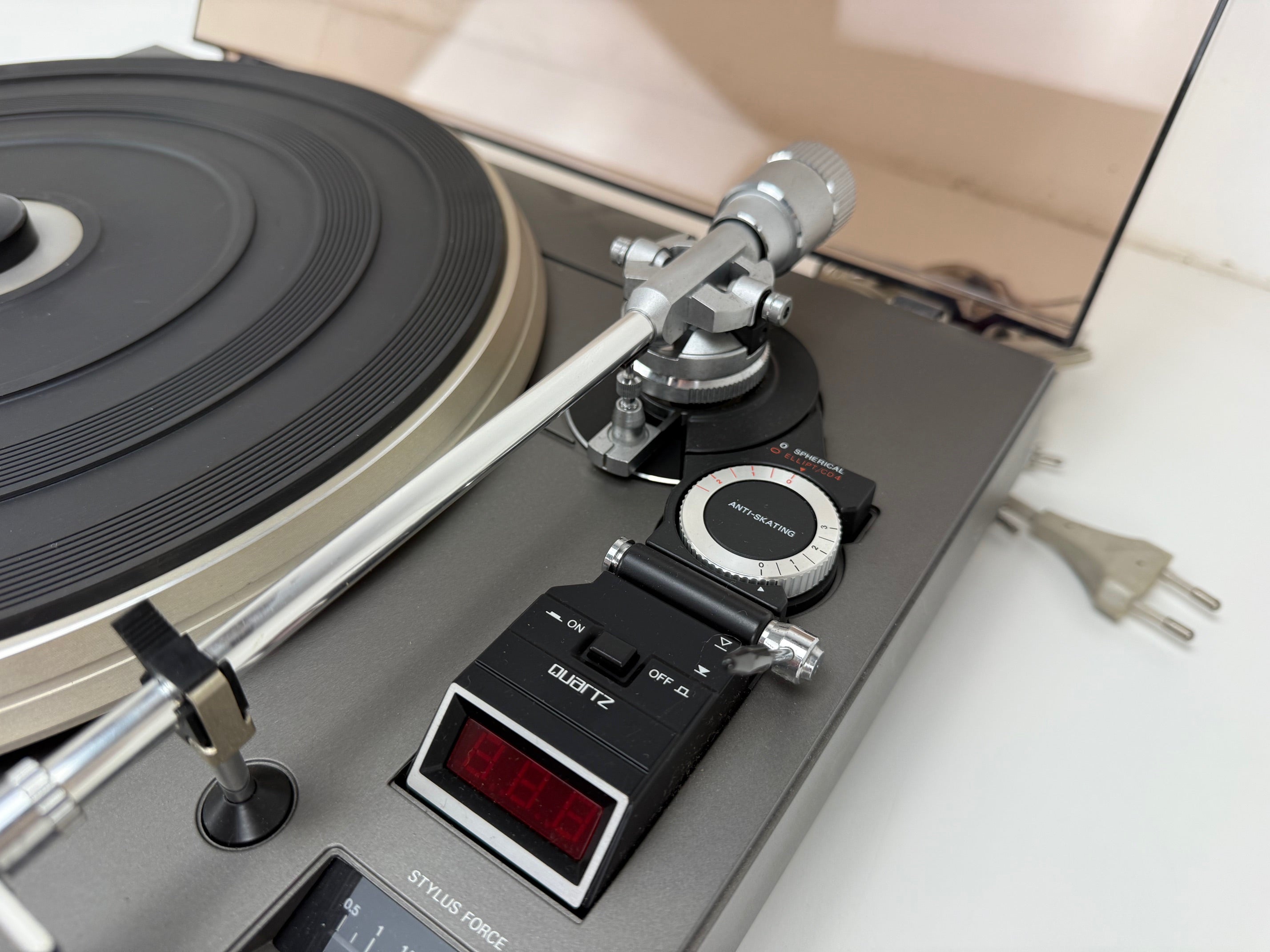 Philips 22AF967 platenspeler met riemaandrijving en twee snelheden - GP412 element