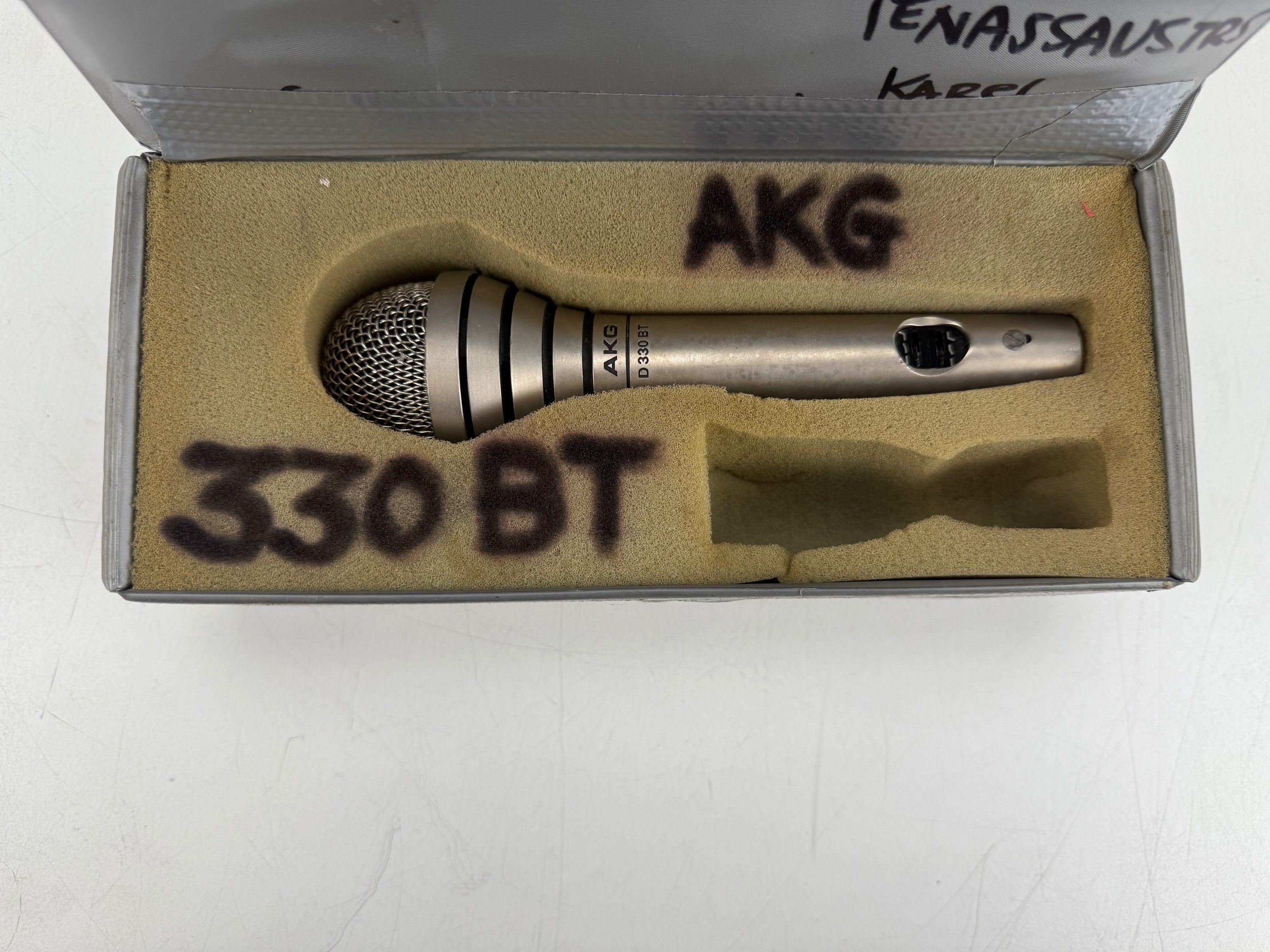 AKG D330BT dynamische hypercardioïde microfoon met etui