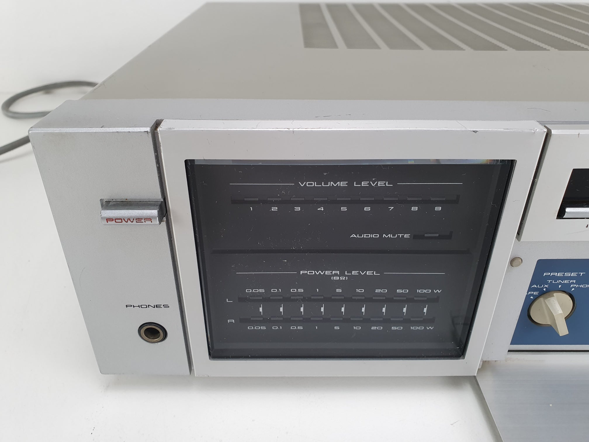 Akai AM-U330 geïntegreerde versterker - 55W 8 ohm - Onderhoud uitgevoerd