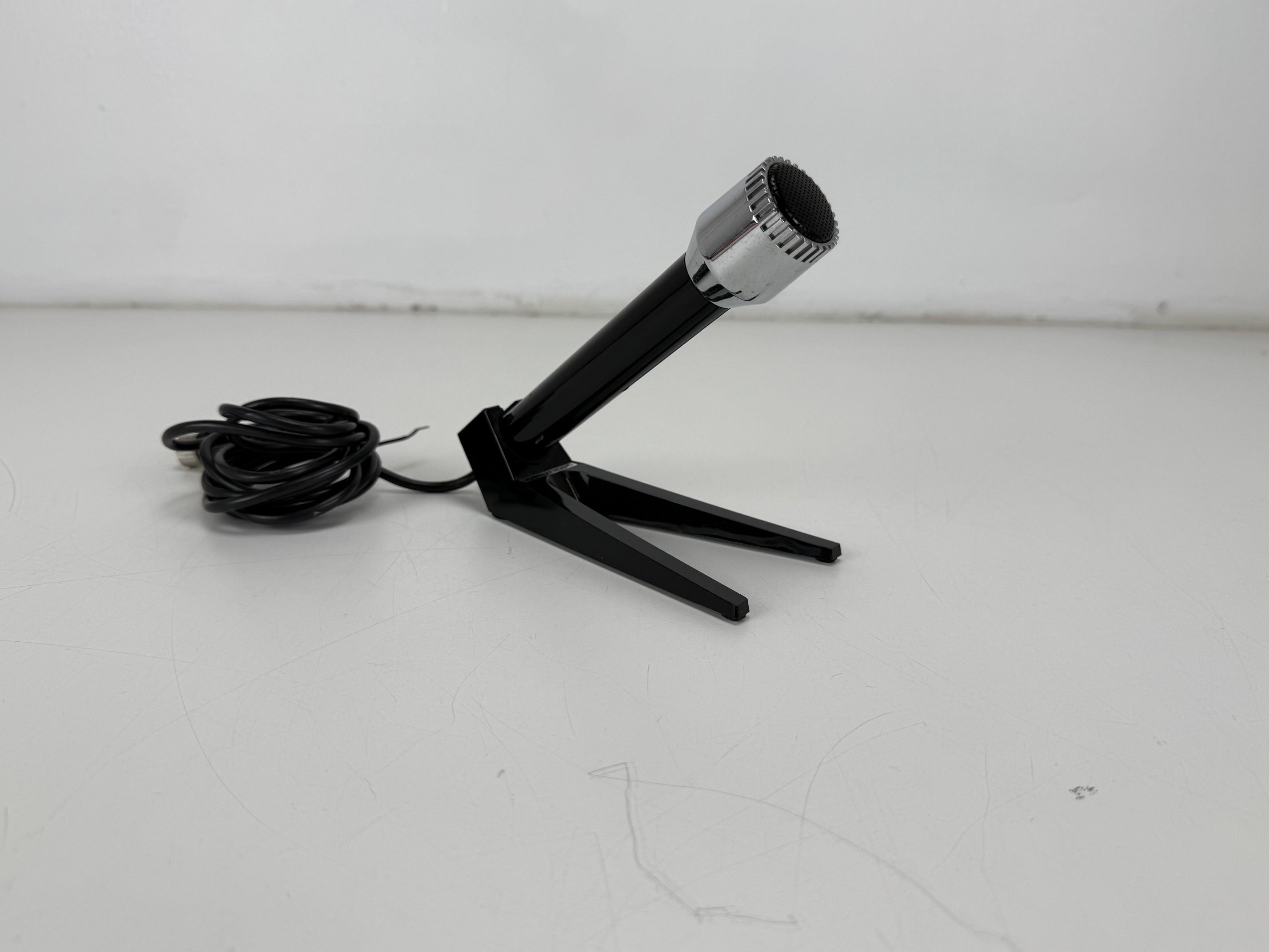 Grundig GDM 313 Dynamic Cardioid Microphone - In box