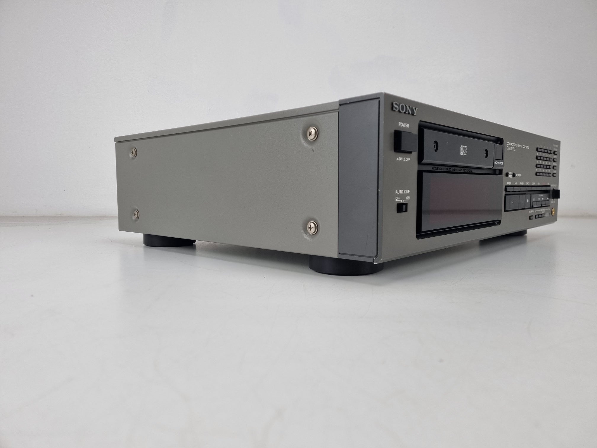 Sony CDP-2700 - Pro compact disc-speler - XLR-uitgang - In zeer goede staat