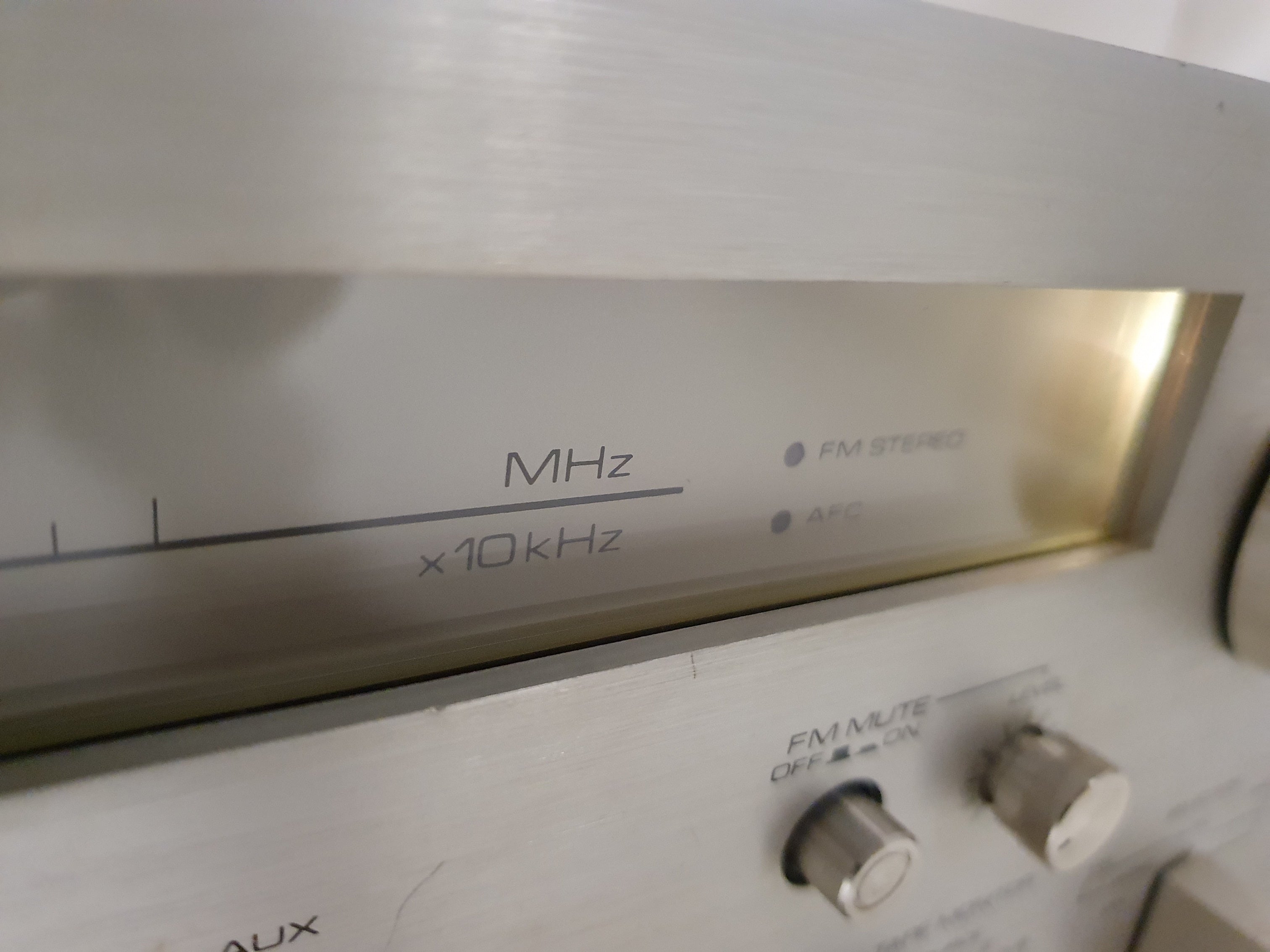 Akai AA-1050 stereo receiver - 35W 4-16Ohm - Volledig werkend