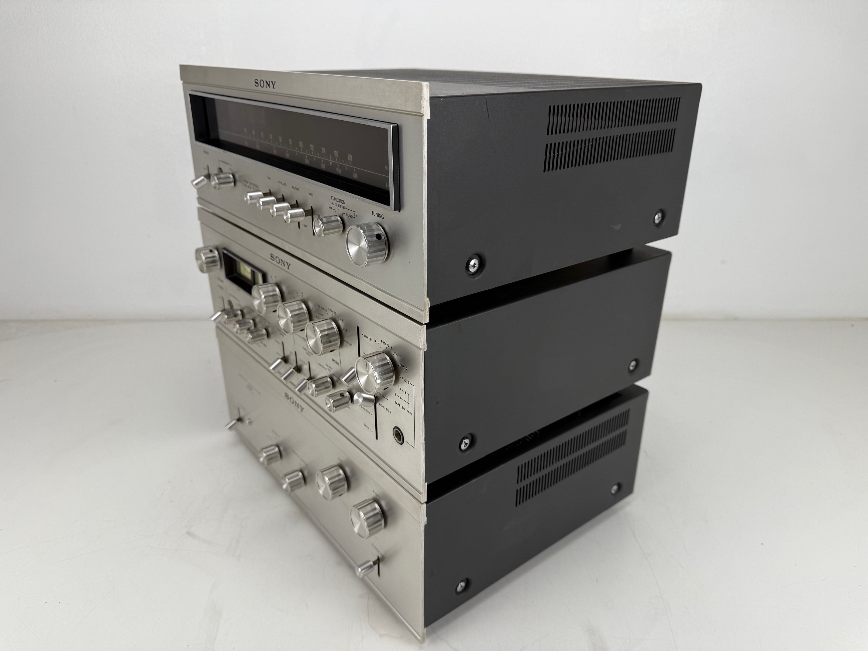 Sony ST - 5130 Tuner / TA - 2000F Pre Amplifier / TA - 3200F Stereo Amplifier set