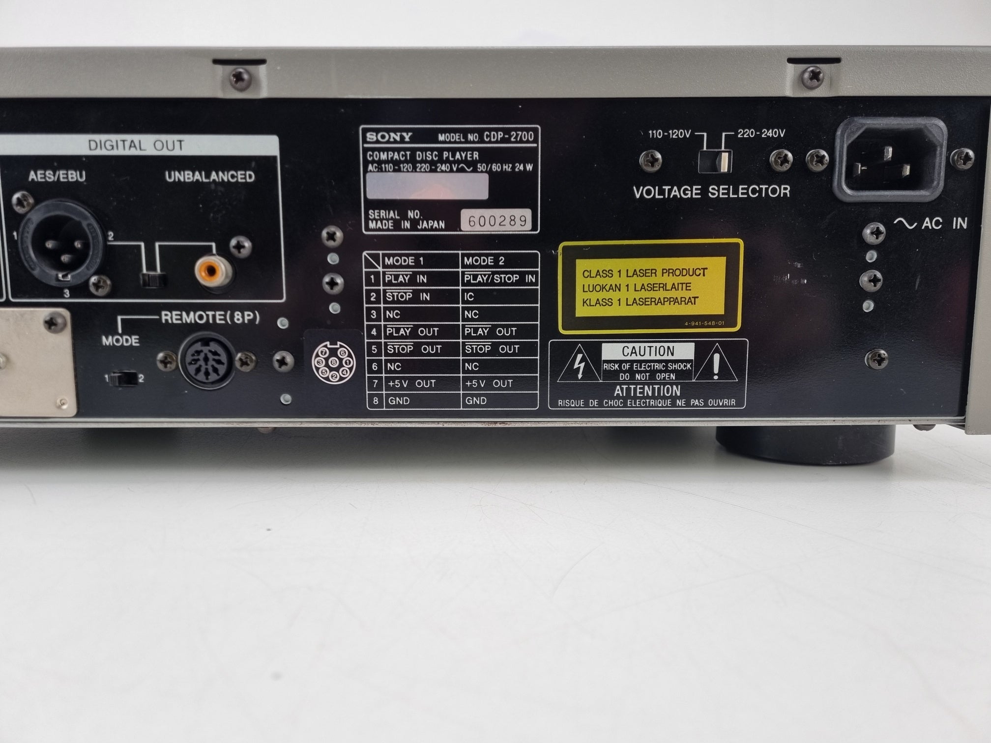 Sony CDP-2700 - Pro compact disc-speler - XLR-uitgang - In zeer goede staat