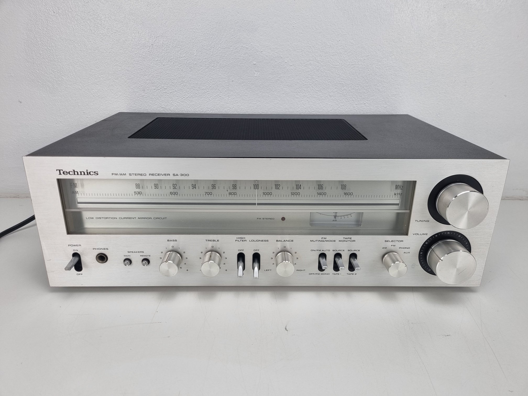 Technics SA-300 FM/AM STEREO RECEIVER - New Lights - Replace Fuse - Fully Working