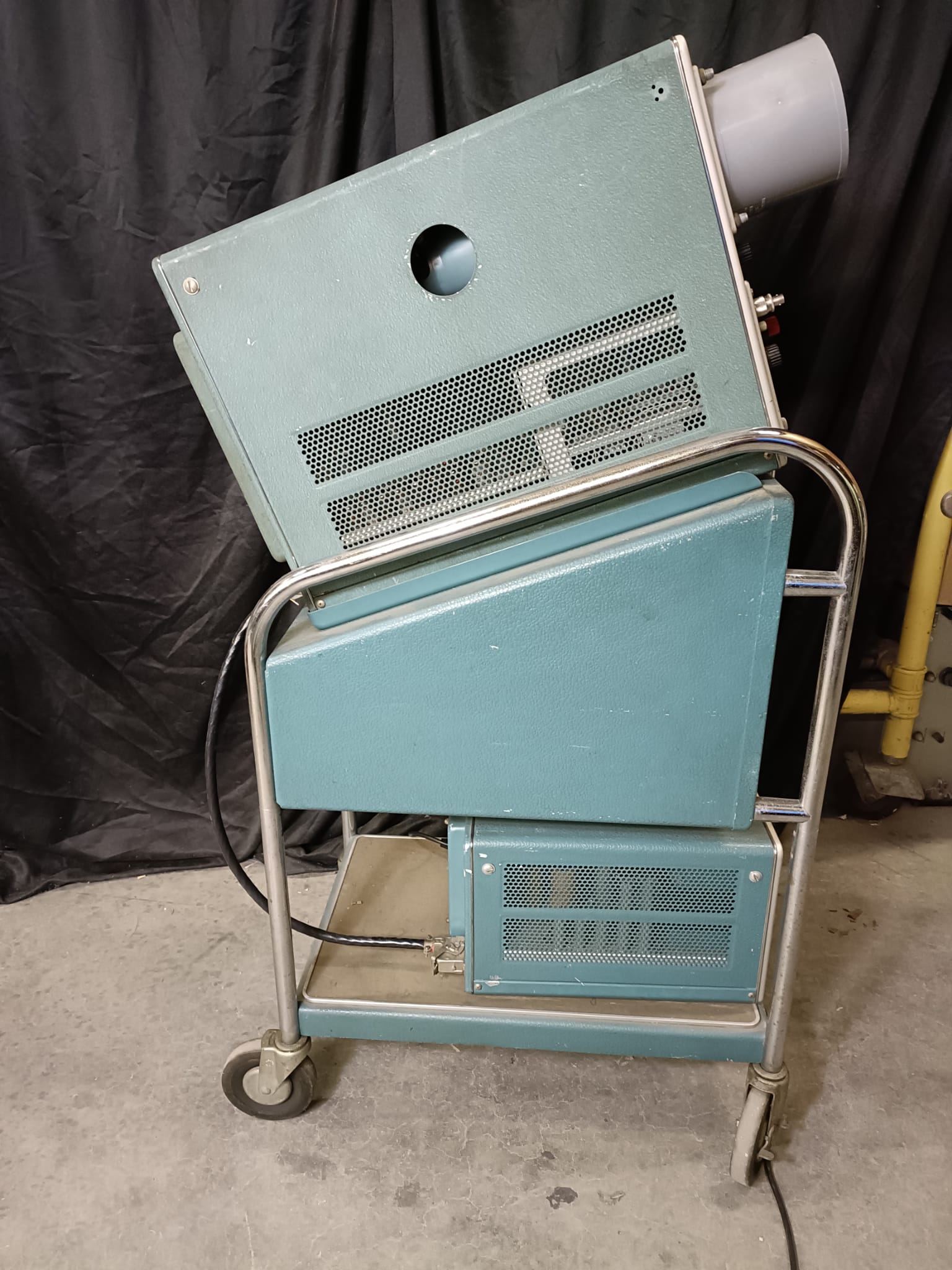 Tektronix 551 Dual Beam Ocilloscope met voeding en mobiele scope